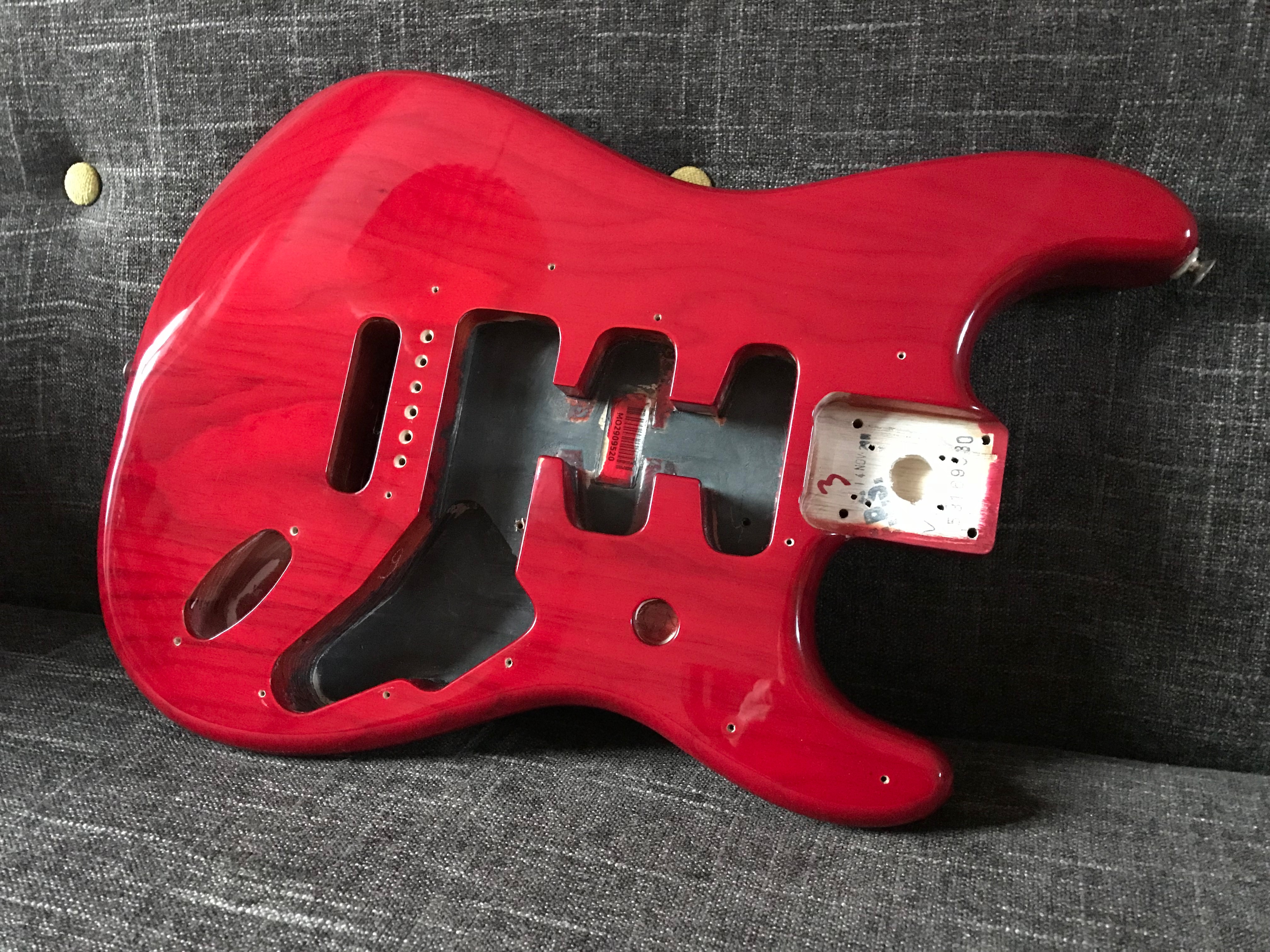 Corps Stratocaster Fender Deluxe Player Crimson Red translucide