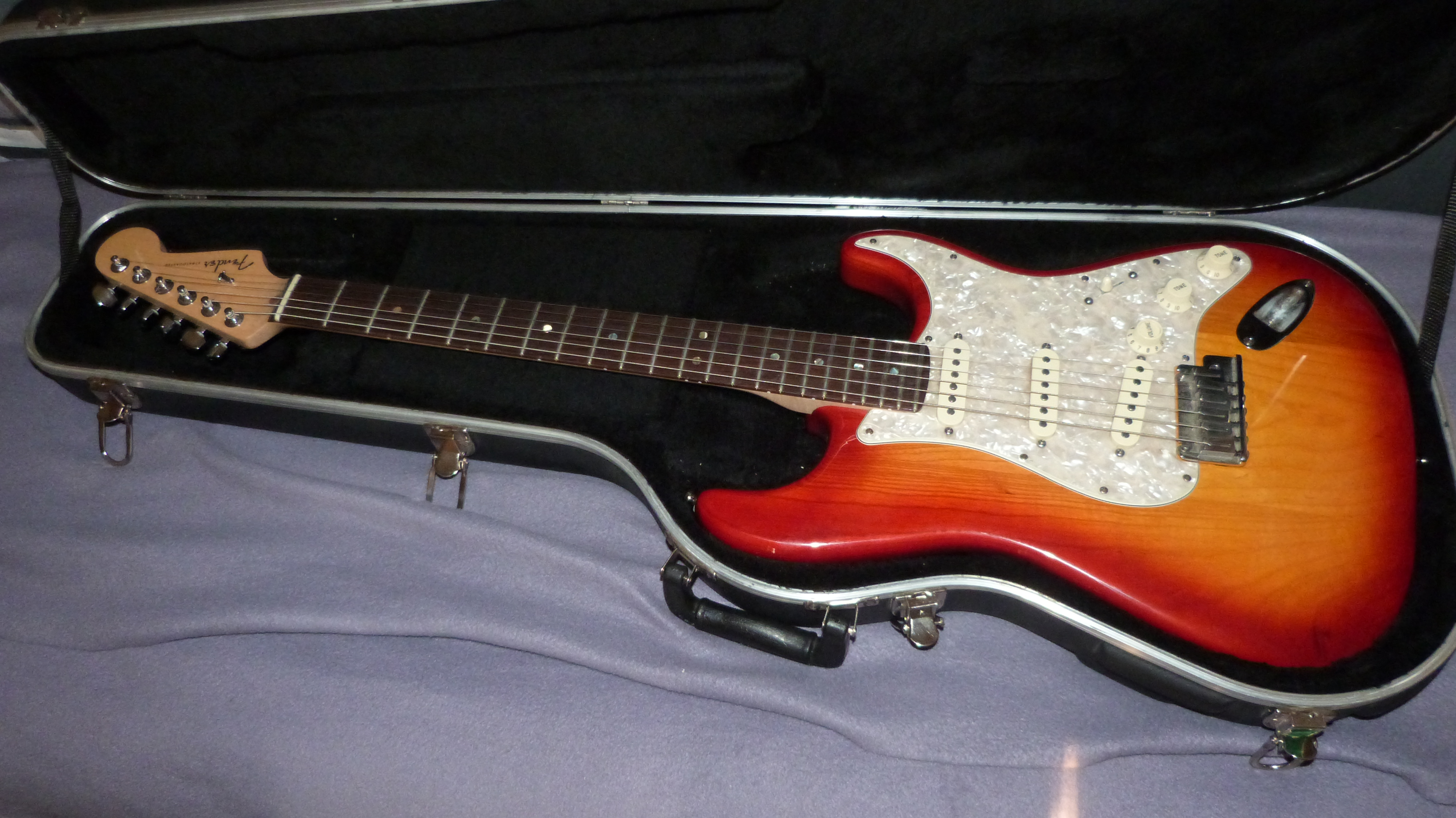 Photo Fender American Deluxe Stratocaster Ash [20042010] Fender