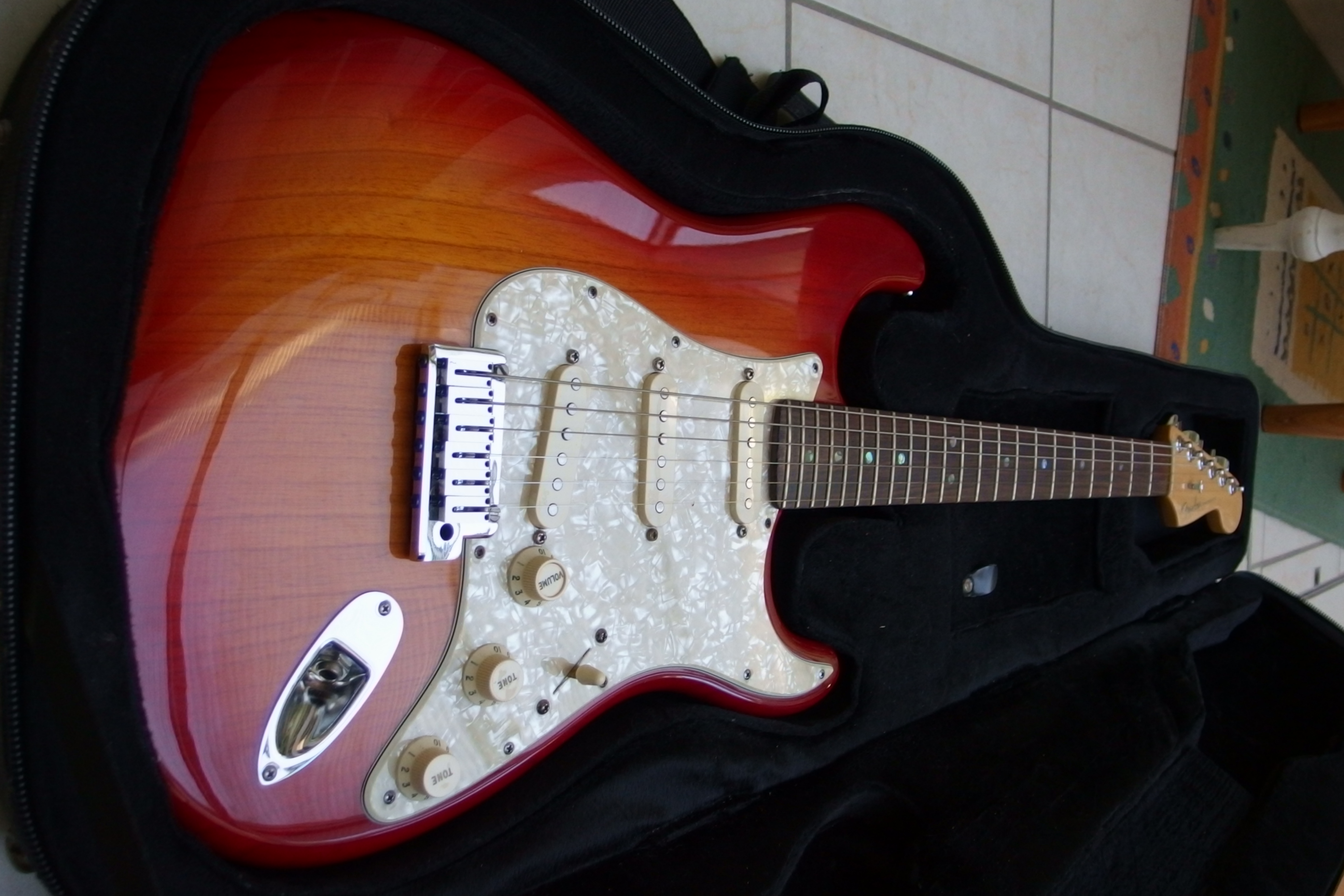 Photo Fender American Deluxe Stratocaster Ash [20042010] Fender