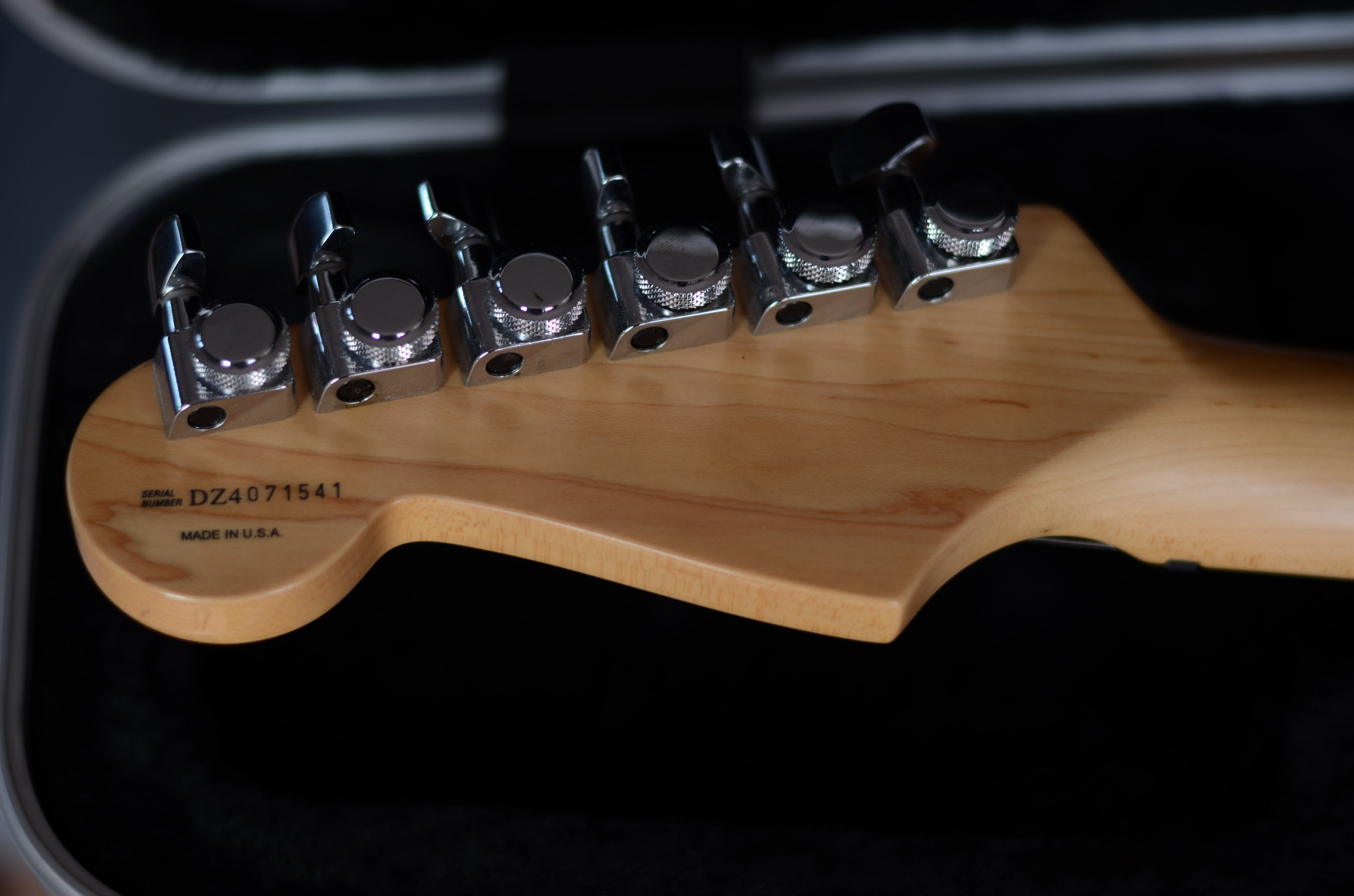 American Deluxe Stratocaster HSS w/Locking Tremolo Fender Audiofanzine