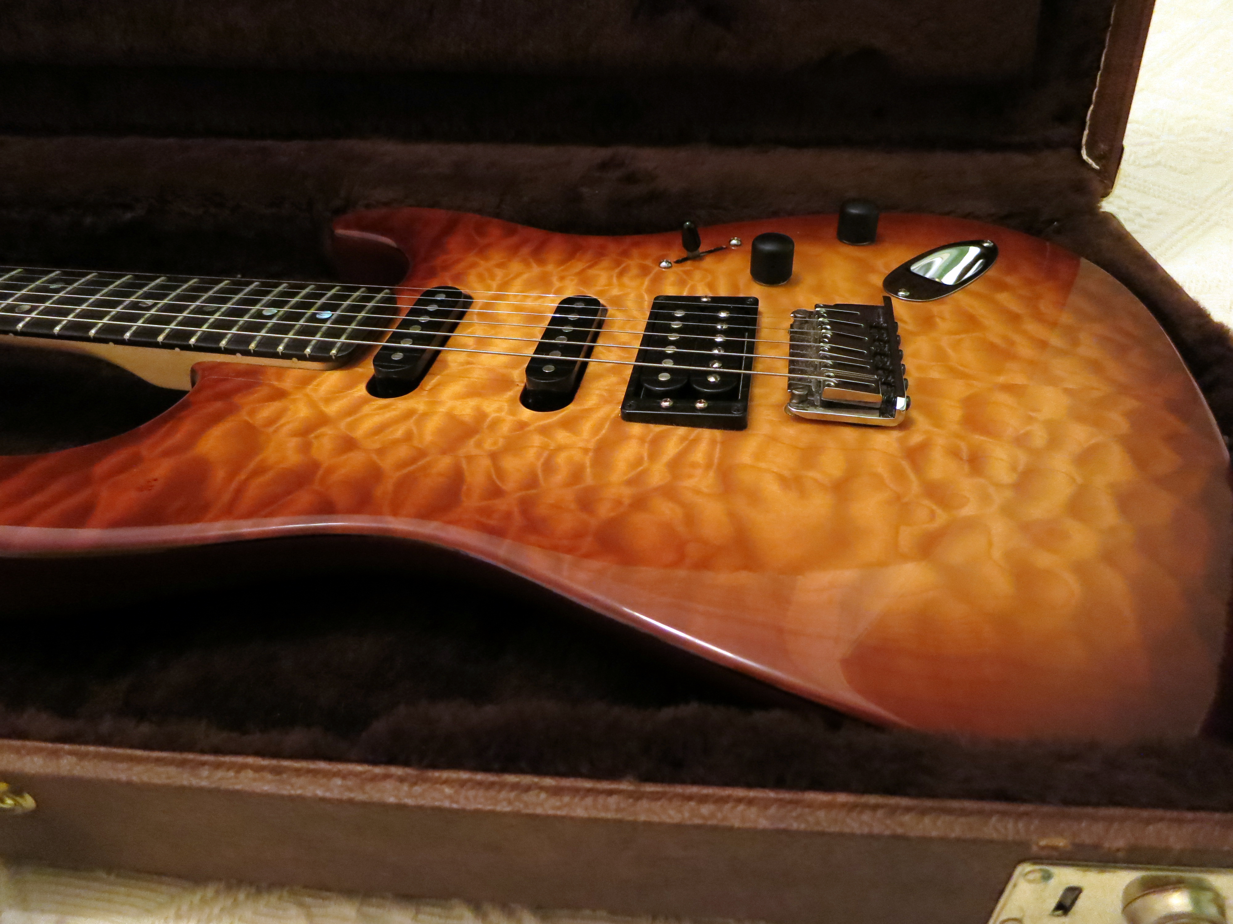 Photo Fender American Deluxe Stratocaster QMT HSS Fender American