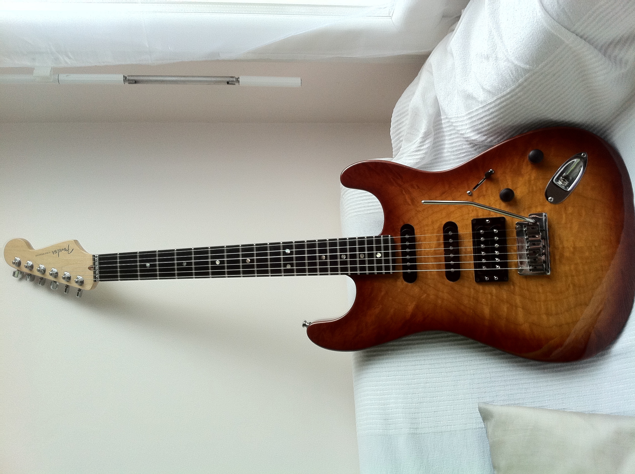 Fender American Deluxe Stratocaster QMT HSS image (618795) Audiofanzine