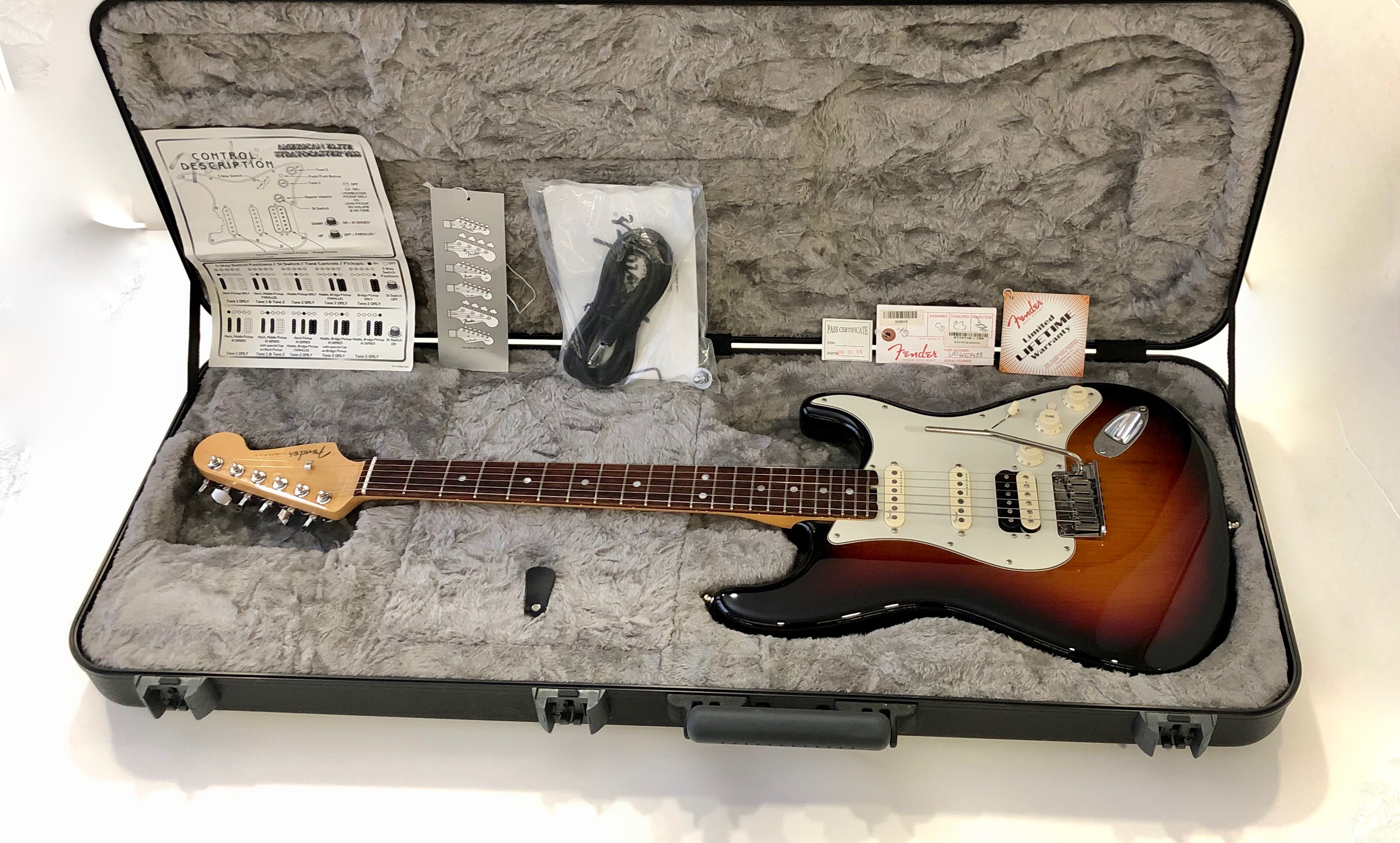 American Elite Stratocaster HSS Shawbucker Fender Audiofanzine