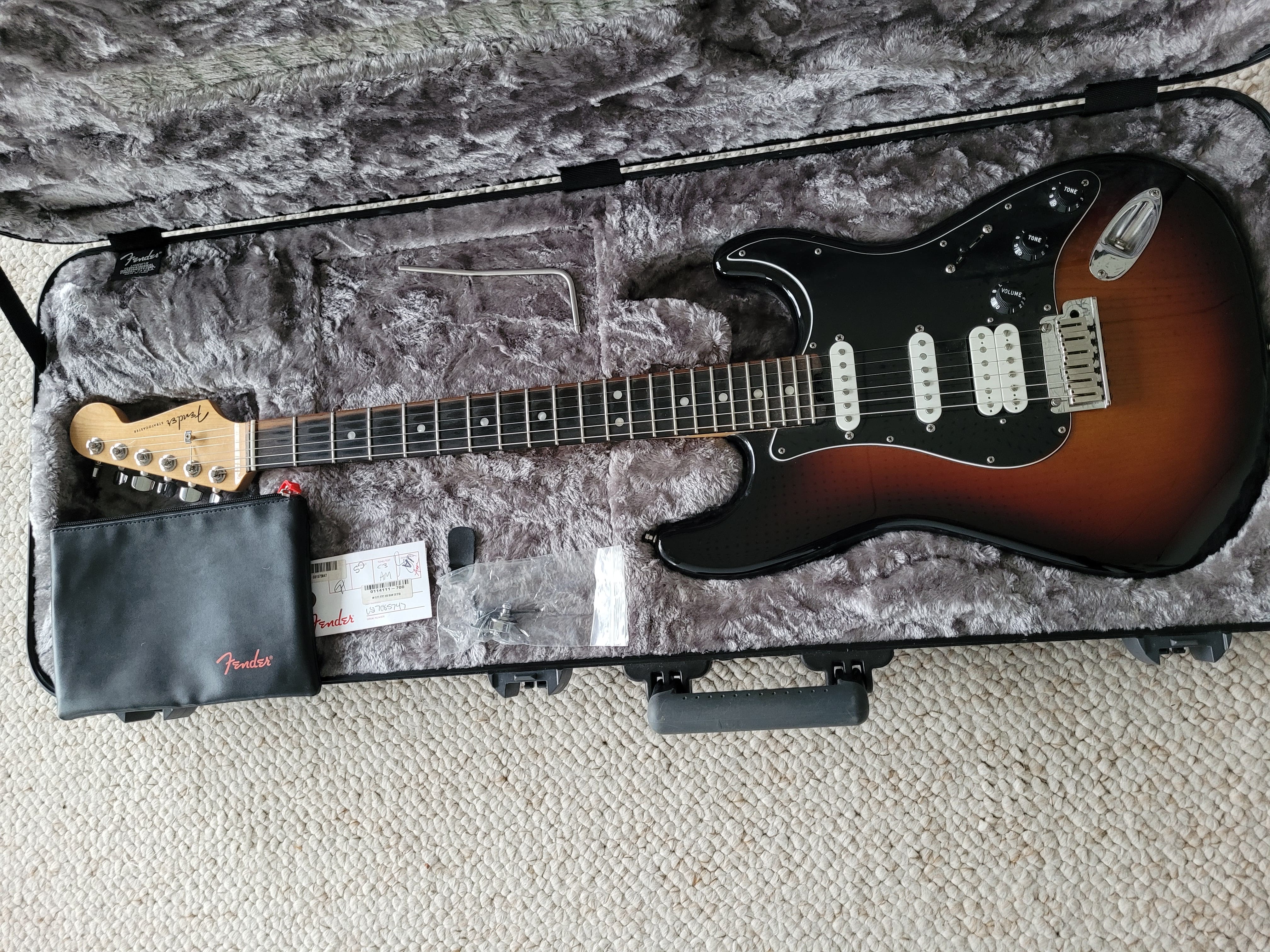 American Elite Stratocaster HSS Shawbucker Fender Audiofanzine