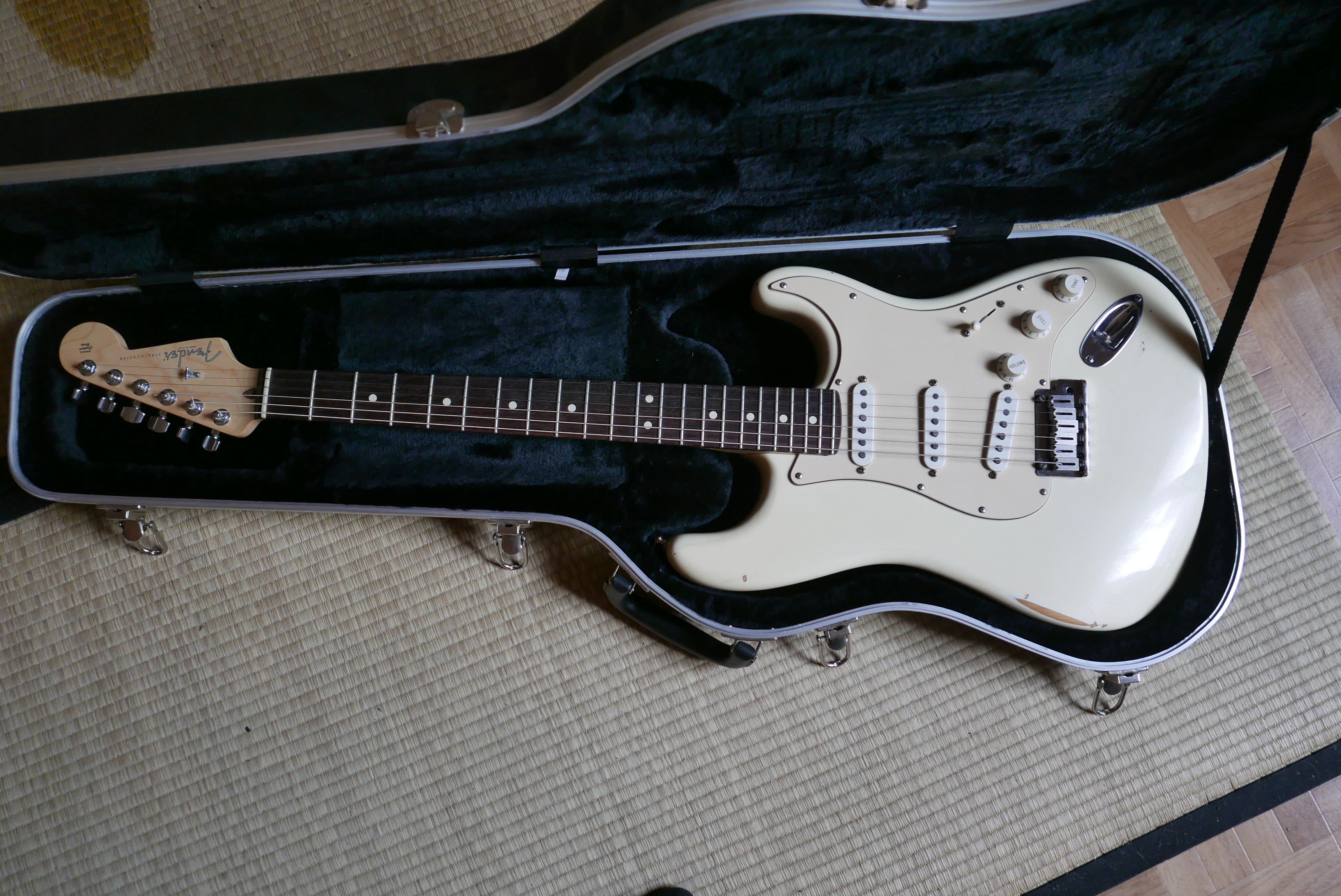 Photo Fender American Stratocaster [20002007] Washburn HB35 (50413