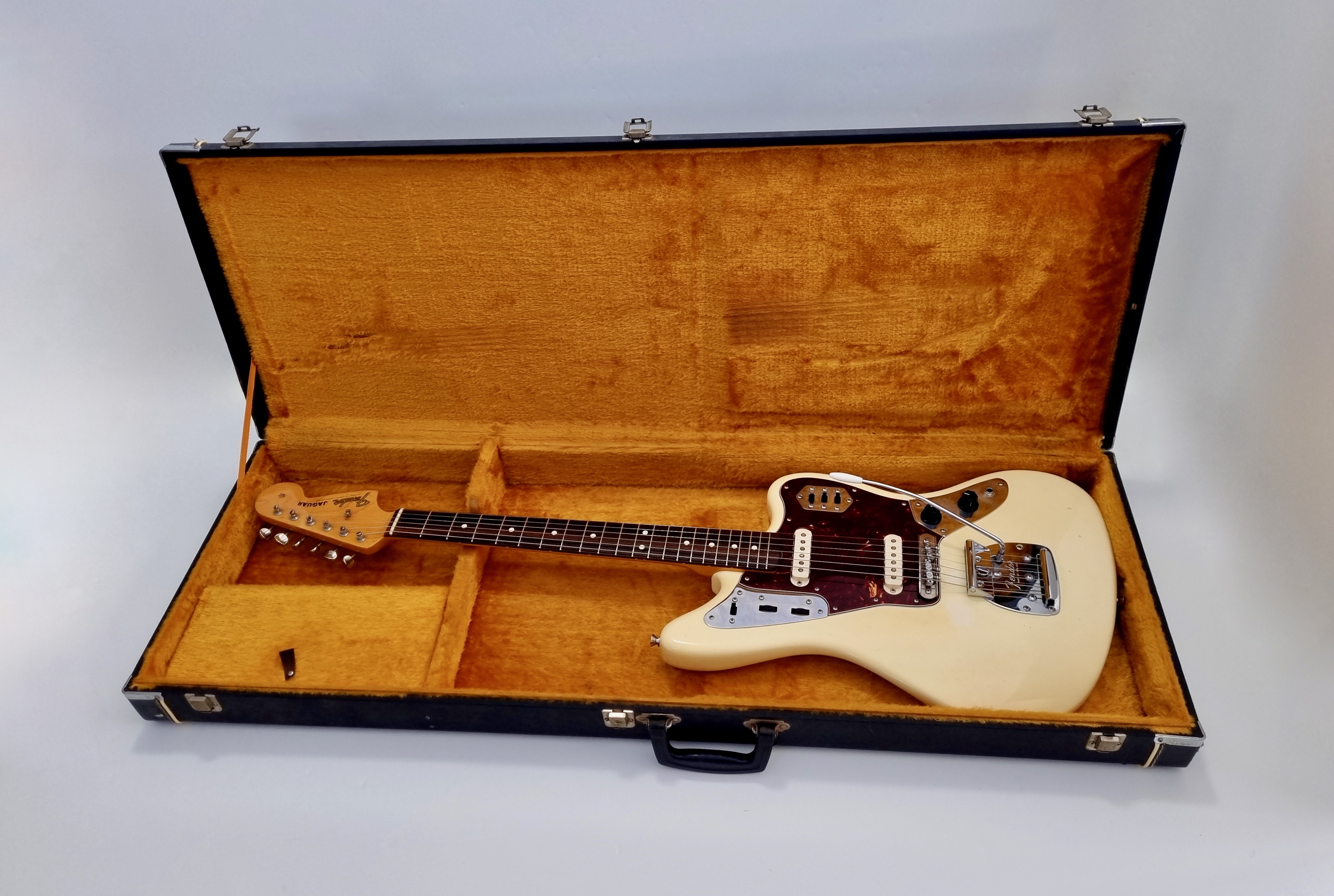 American Vintage '62 Jaguar Fender - Audiofanzine