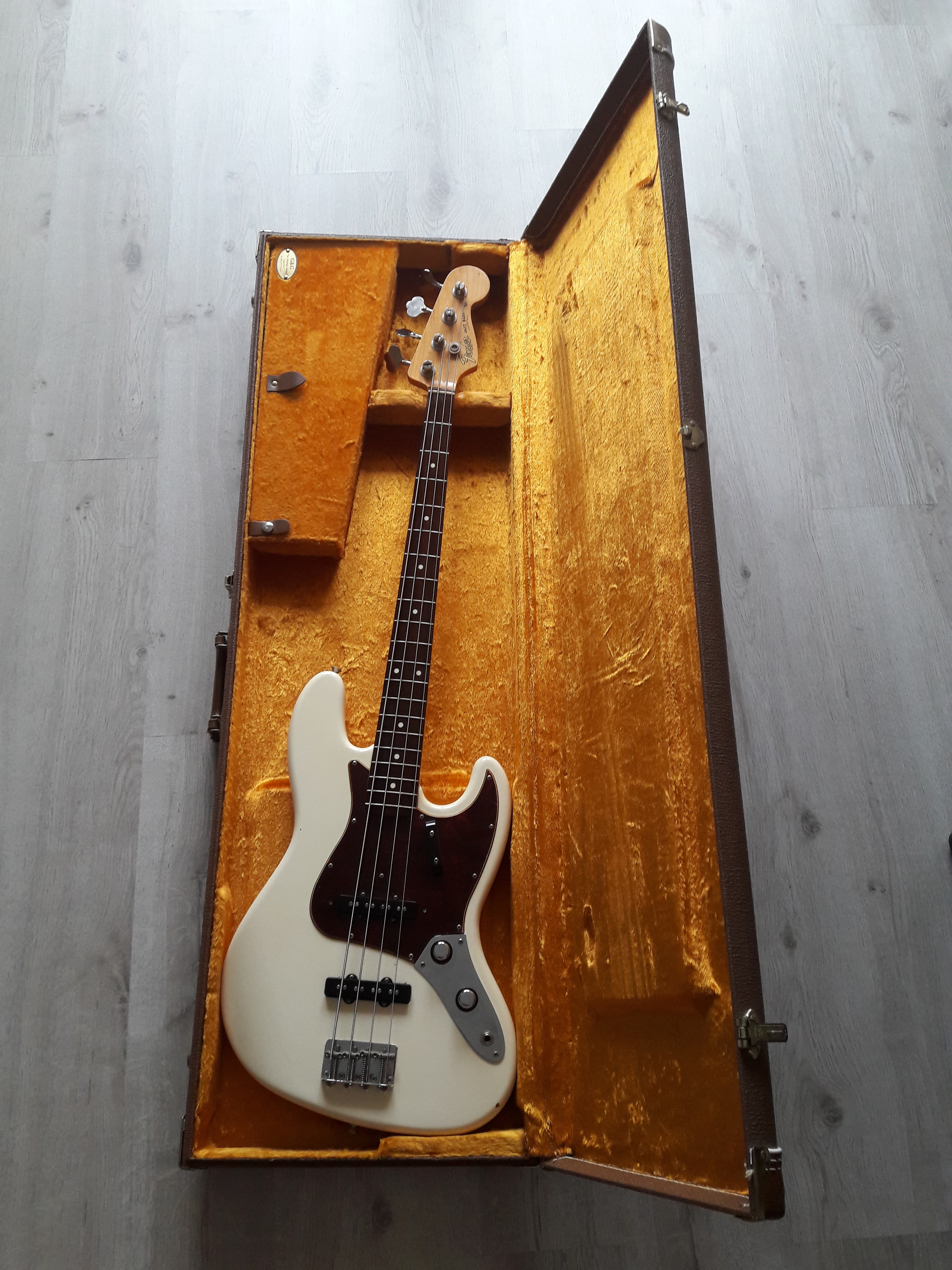 American Vintage 62 Jazz Bass Fender Audiofanzine