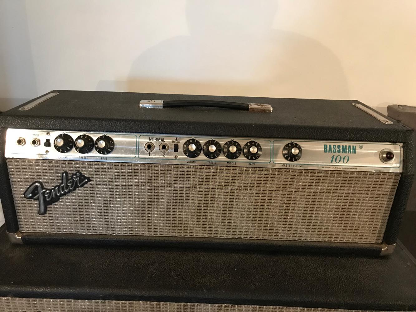 BASSMAN 100 (SILVERFACE) Fender Bassman 100 (Silverface) Audiofanzine
