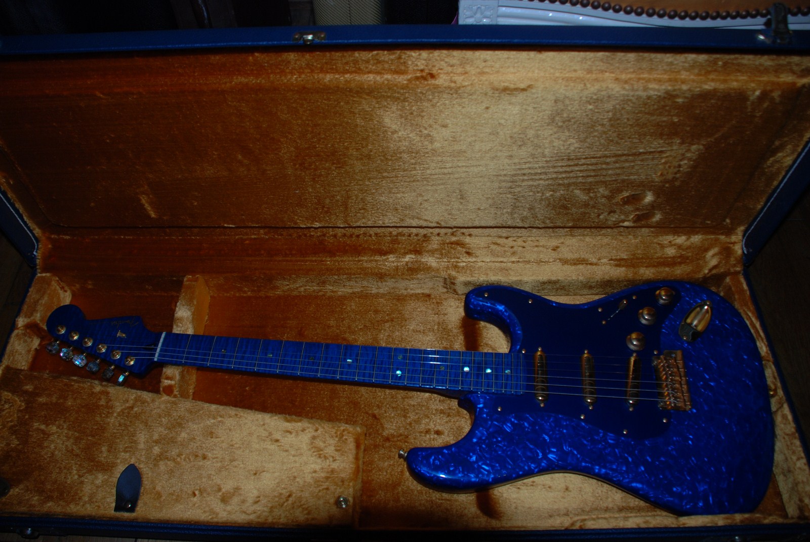 fender-blue-moto-stratocaster-masterbuilt-854032.jpg