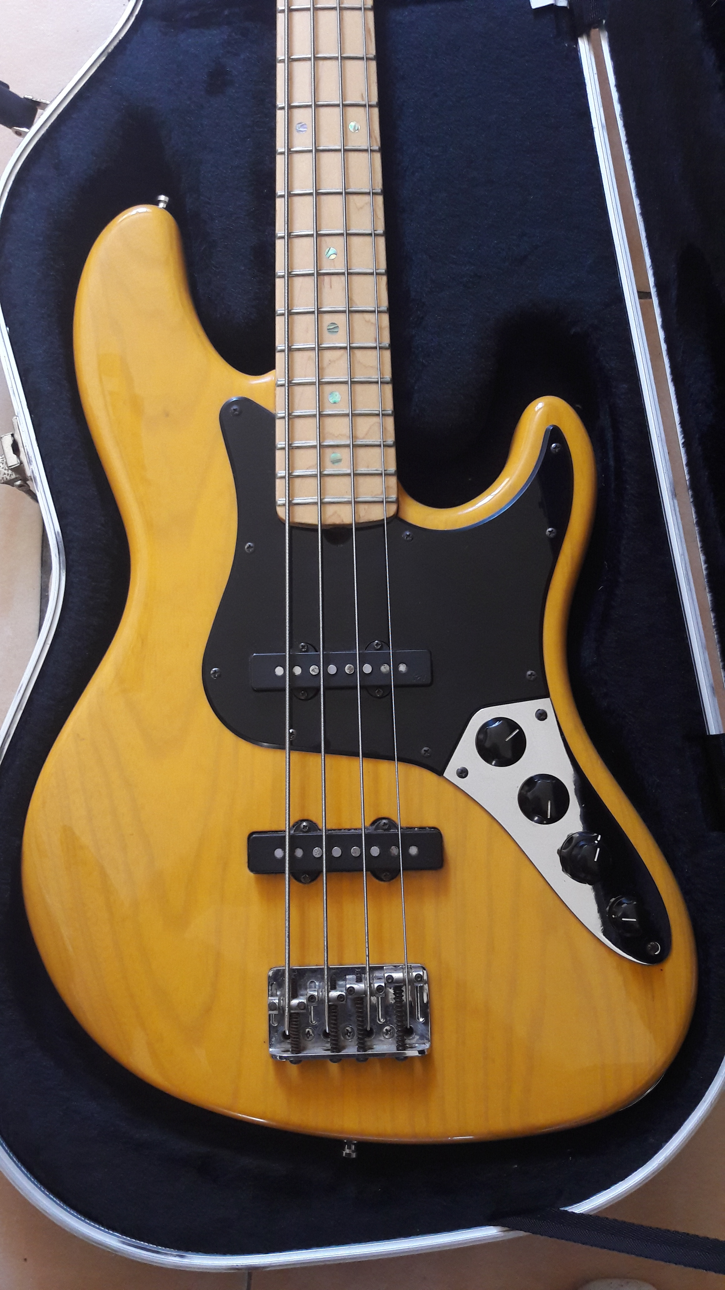 Photo Fender Deluxe Active Jazz Bass [2004current] 20170519 133708