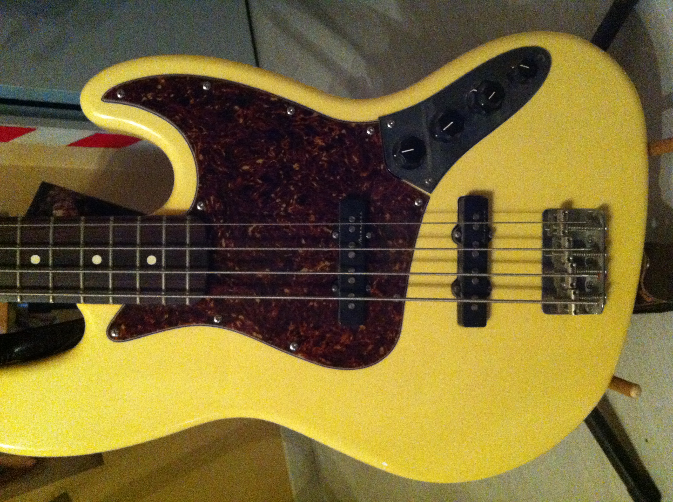 Fender Deluxe Active Jazz Bass 2004 Current Image 530606 Audiofanzine