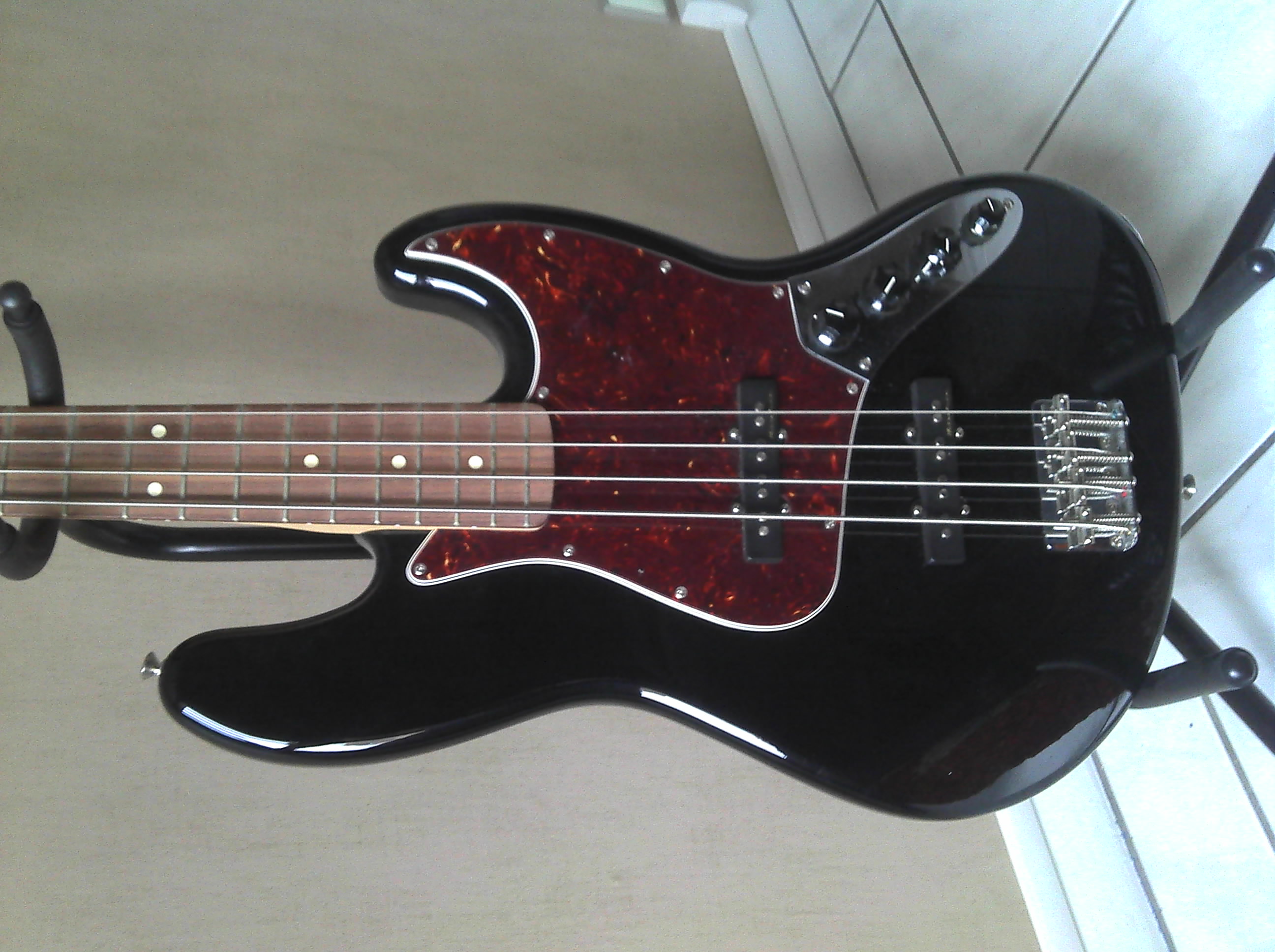 Photo Fender Deluxe Active Jazz Bass 2004 Current Fender Deluxe Active Jazz Bass Black