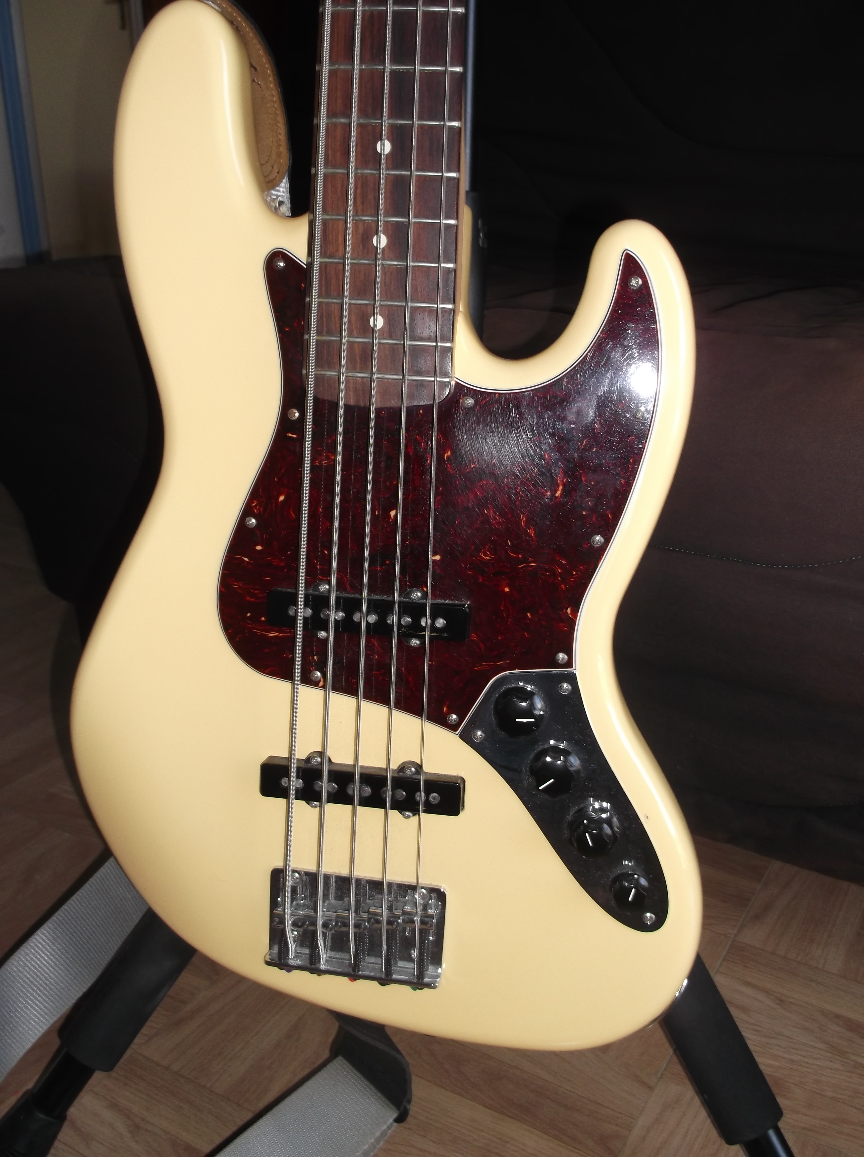 Photo Fender Deluxe Active Jazz Bass V [2004Current] Fender guitare