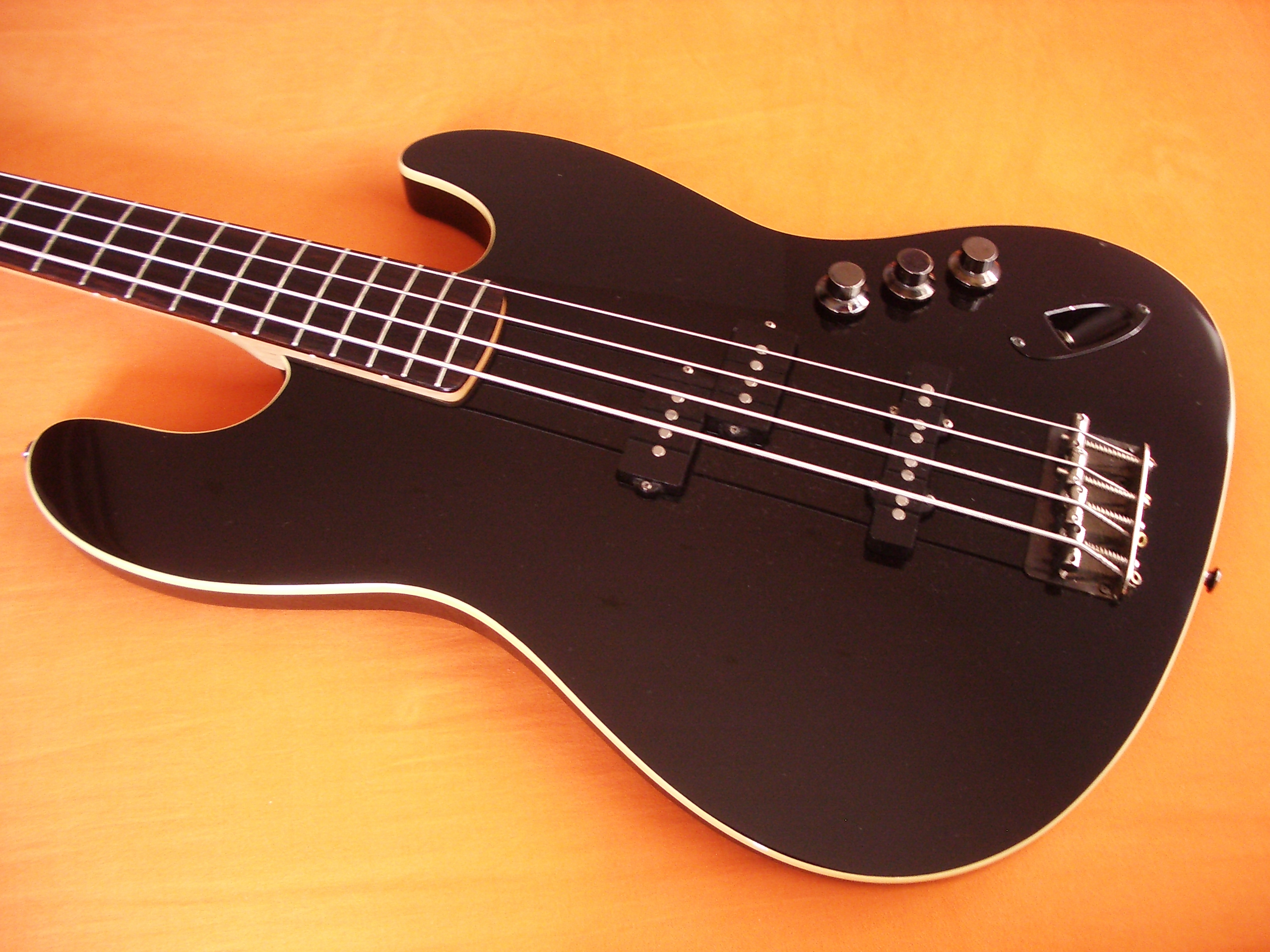 Fender Deluxe Aerodyne Jazz Bass image (#263951) - Audiofanzine