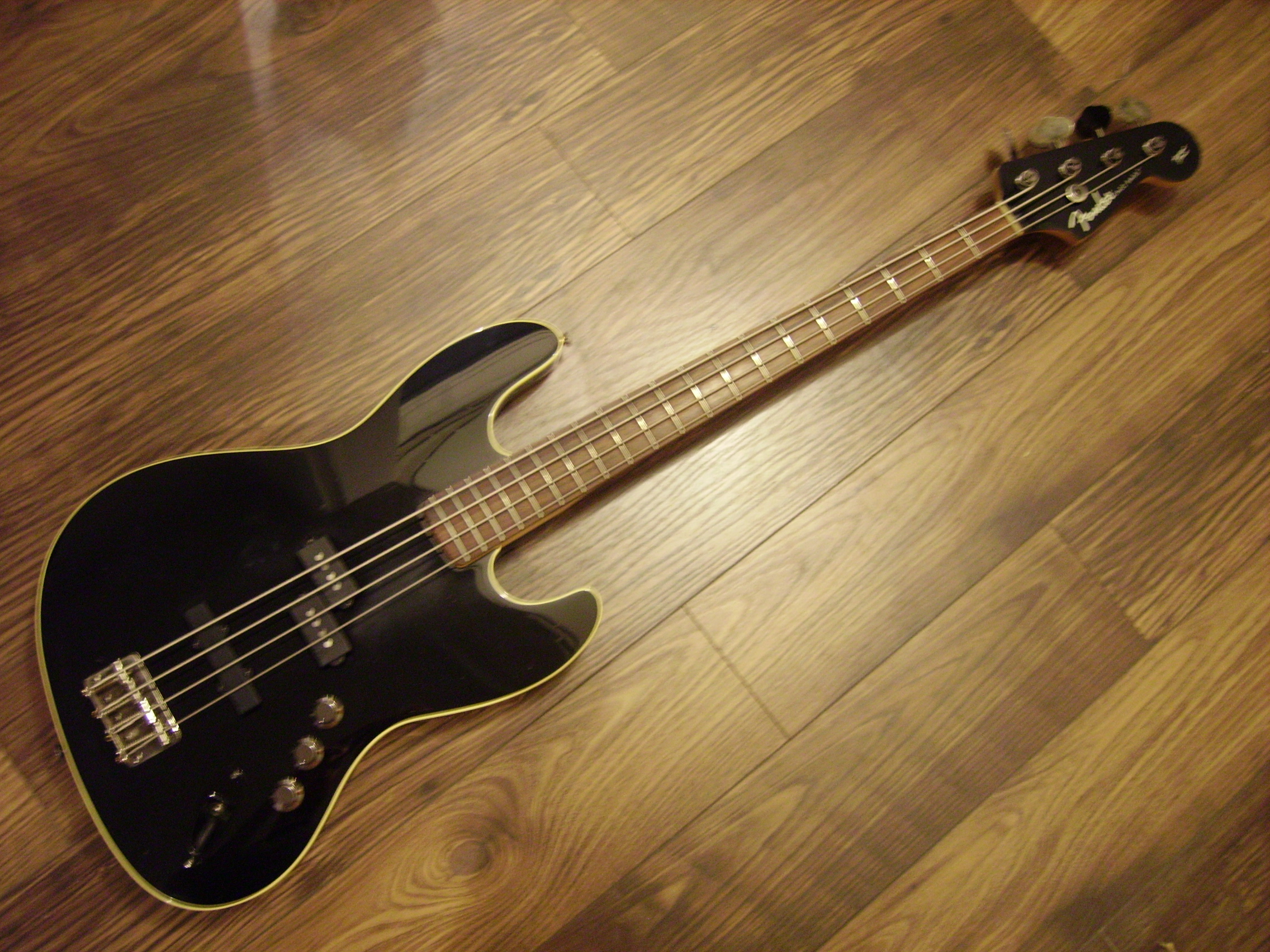 Fender Deluxe Aerodyne Jazz Bass Image 333375 Audiofanzine