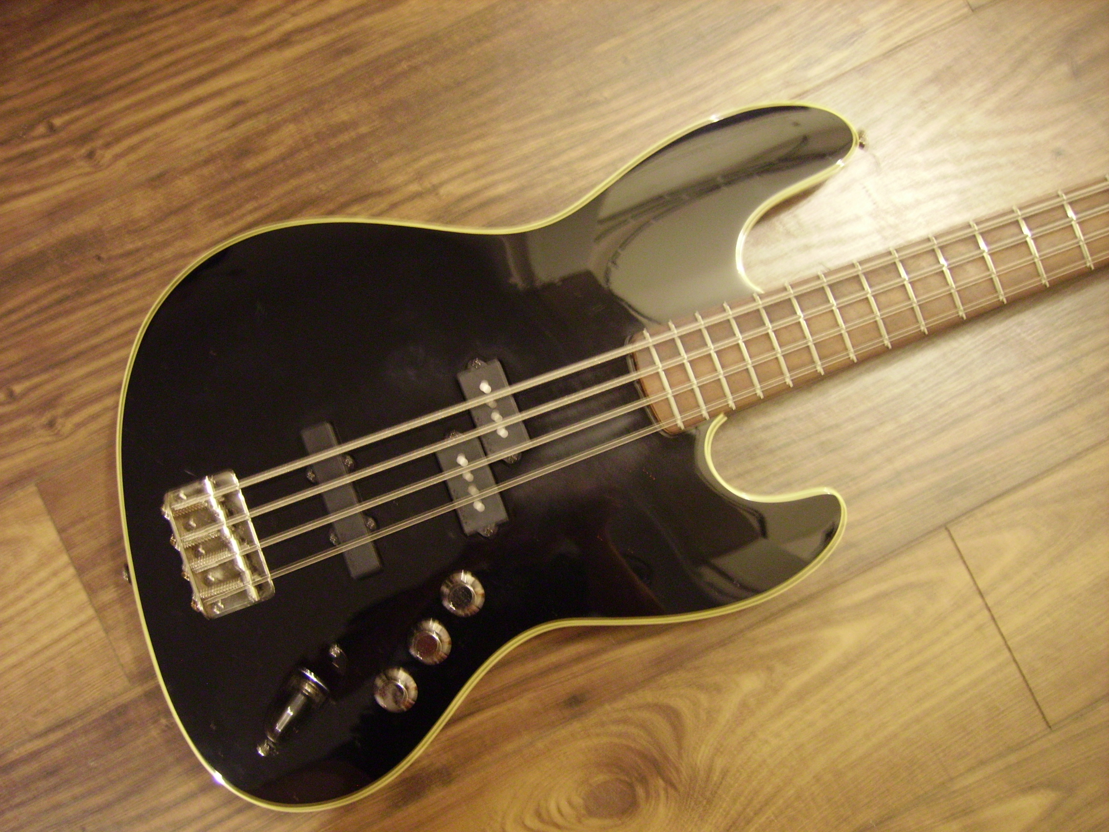 Fender Deluxe Aerodyne Jazz Bass image (333376) Audiofanzine