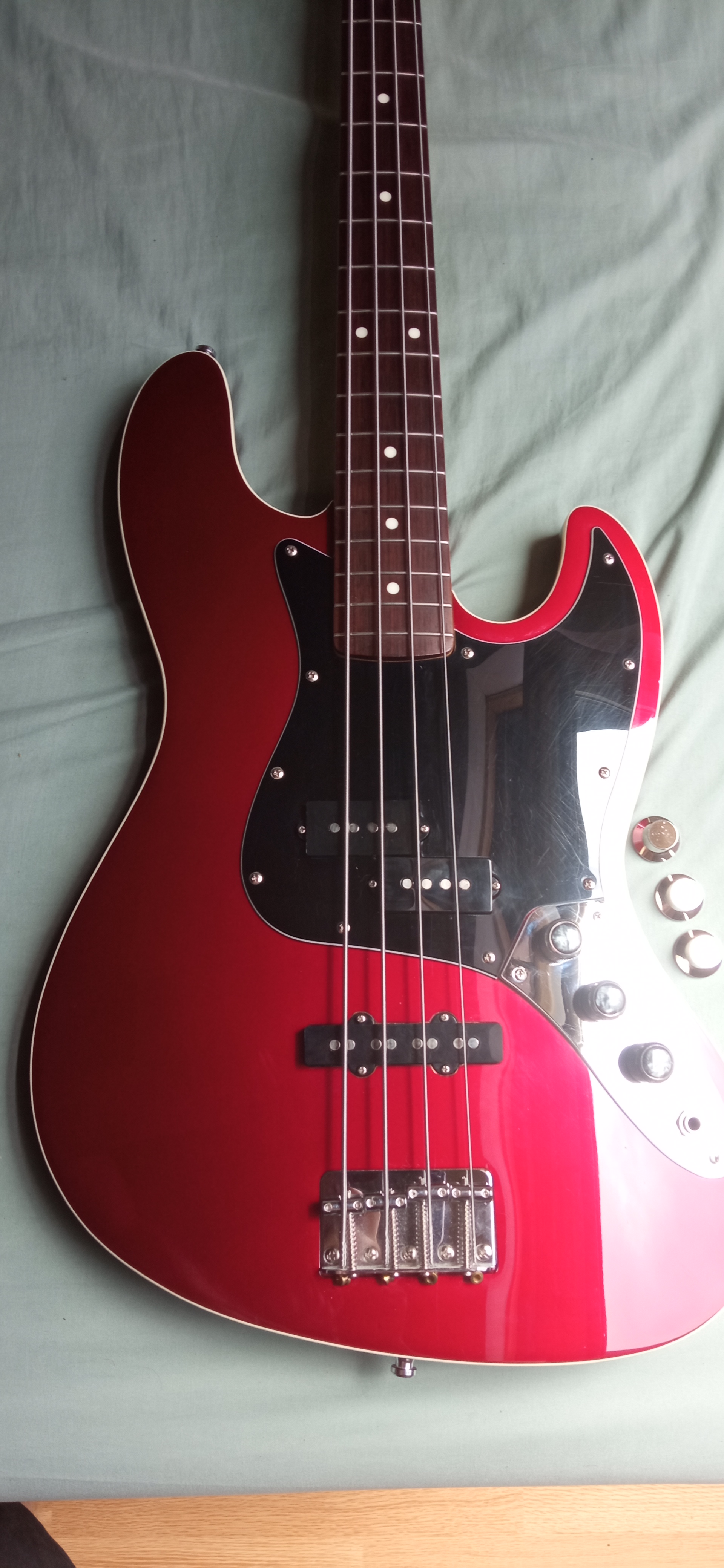 Deluxe Aerodyne Jazz Bass - Fender Deluxe Aerodyne Jazz Bass - Audiofanzine