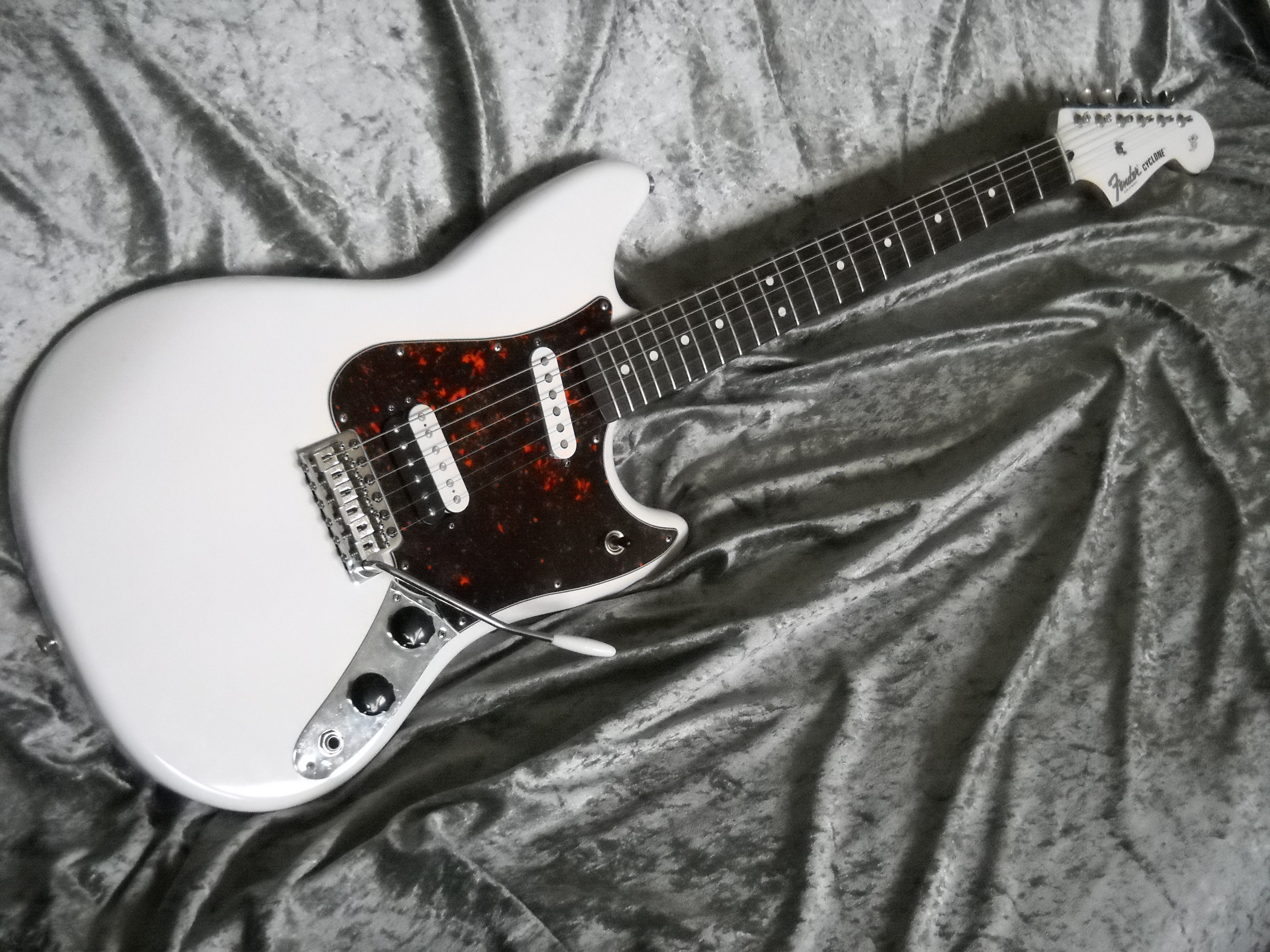 Photo Fender Deluxe Cyclone : Fender CYCLONE (#648081) - Audiofanzine