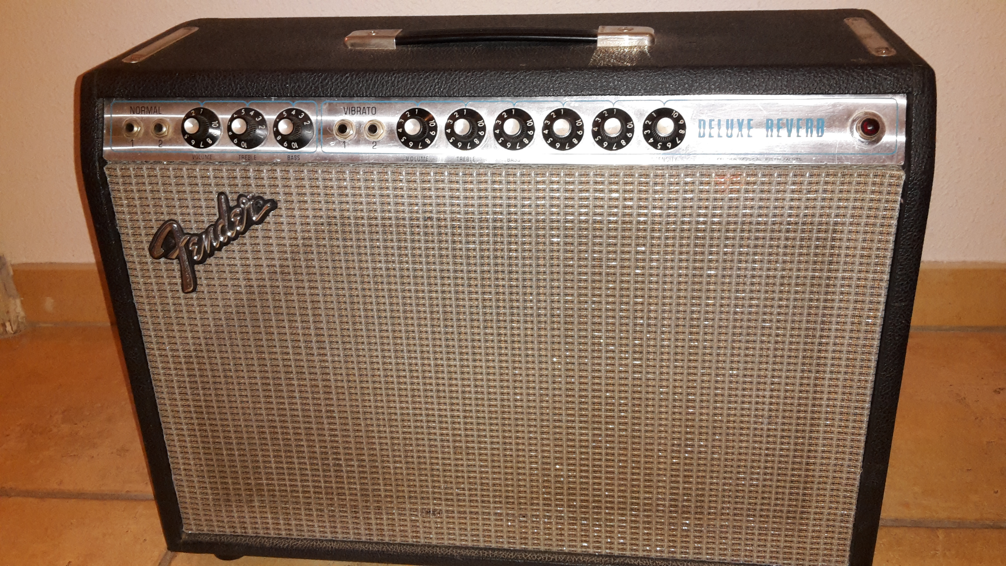 Photo Fender Deluxe Reverb "Silverface" [1968-1982] : Fender Deluxe ...