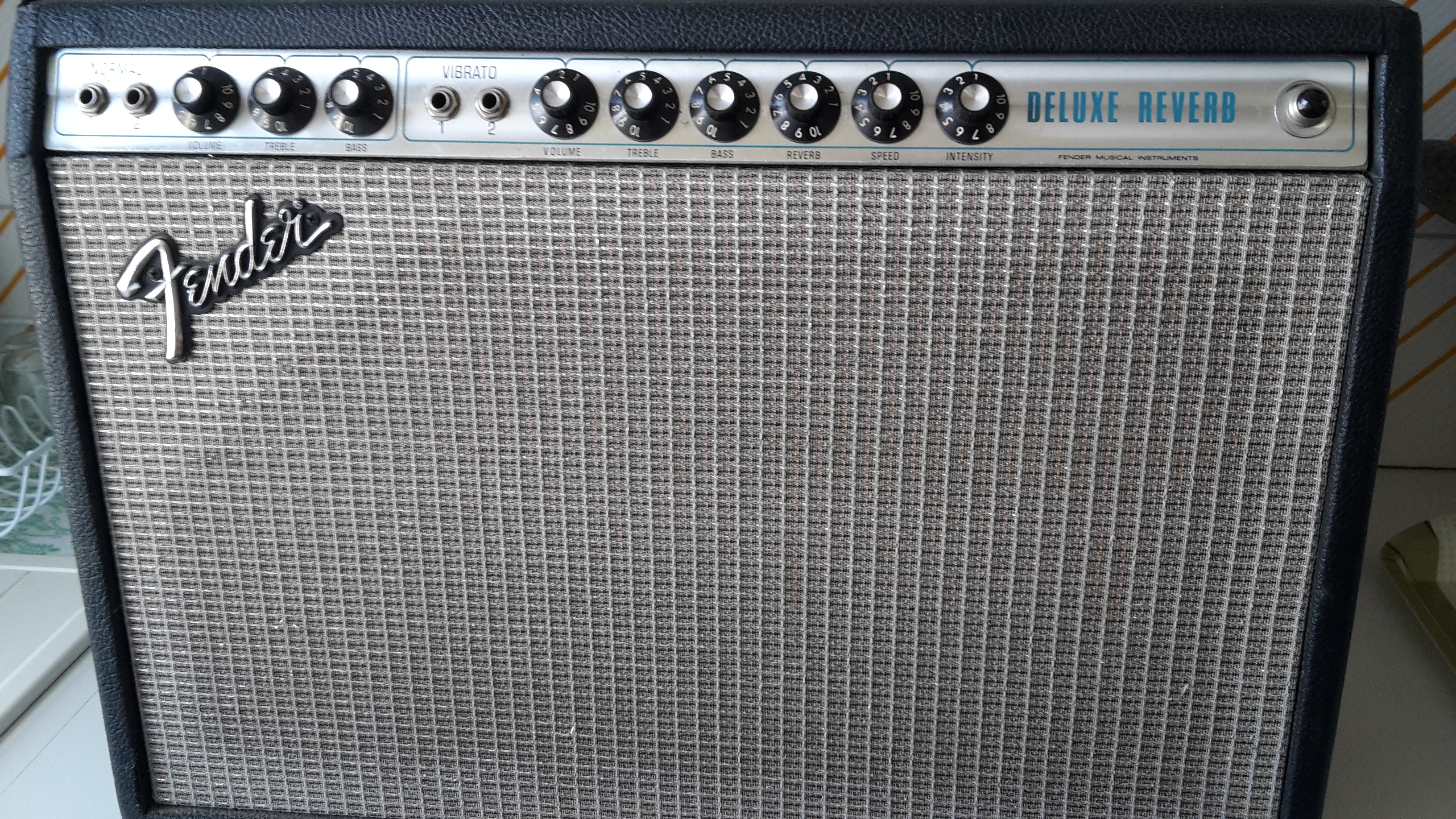 Photo Fender Deluxe Reverb "Silverface" [1968-1982] : Fender Deluxe ...