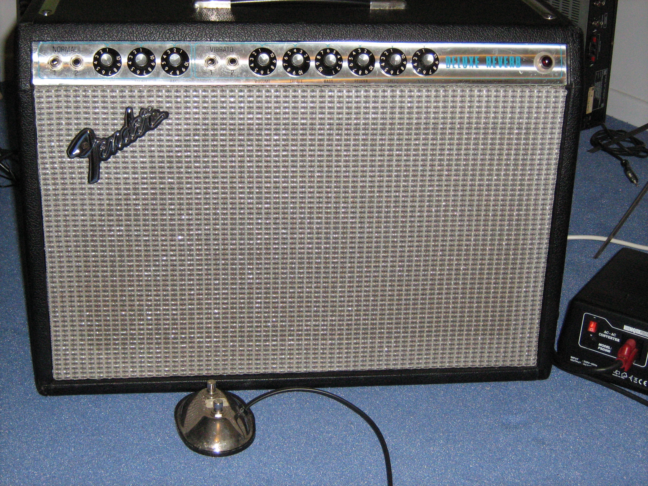 Photo Fender Deluxe Reverb "Silverface" [1968-1982] : Fender Deluxe ...