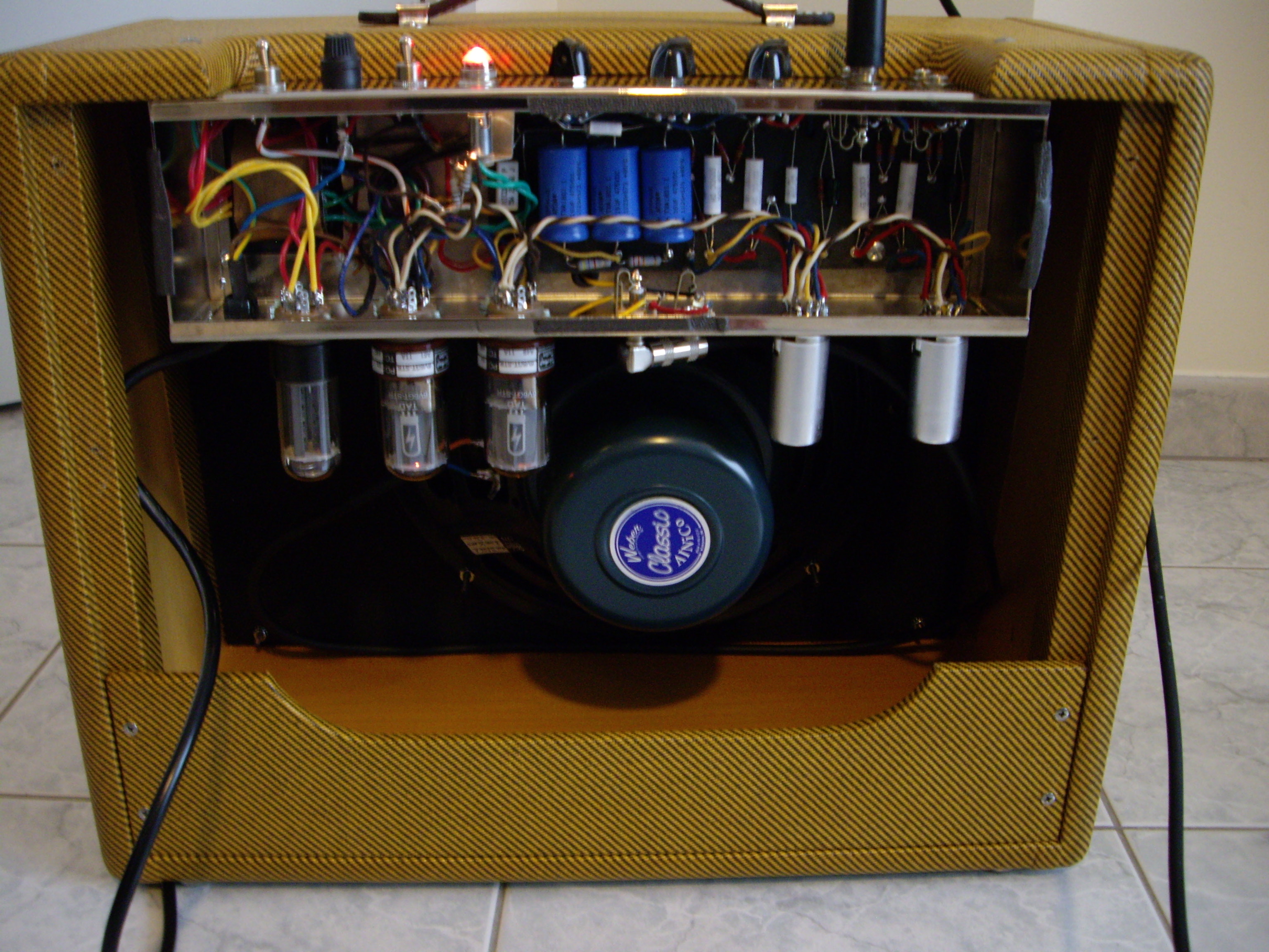 Fender Tweed Amp >> Photo Fender Deluxe "Tweed Narrow Panel" [1955-1960 ... Fender Tweed Amp >> Photo Fender Deluxe "Tweed Narrow Panel" [1955-1960 ...
