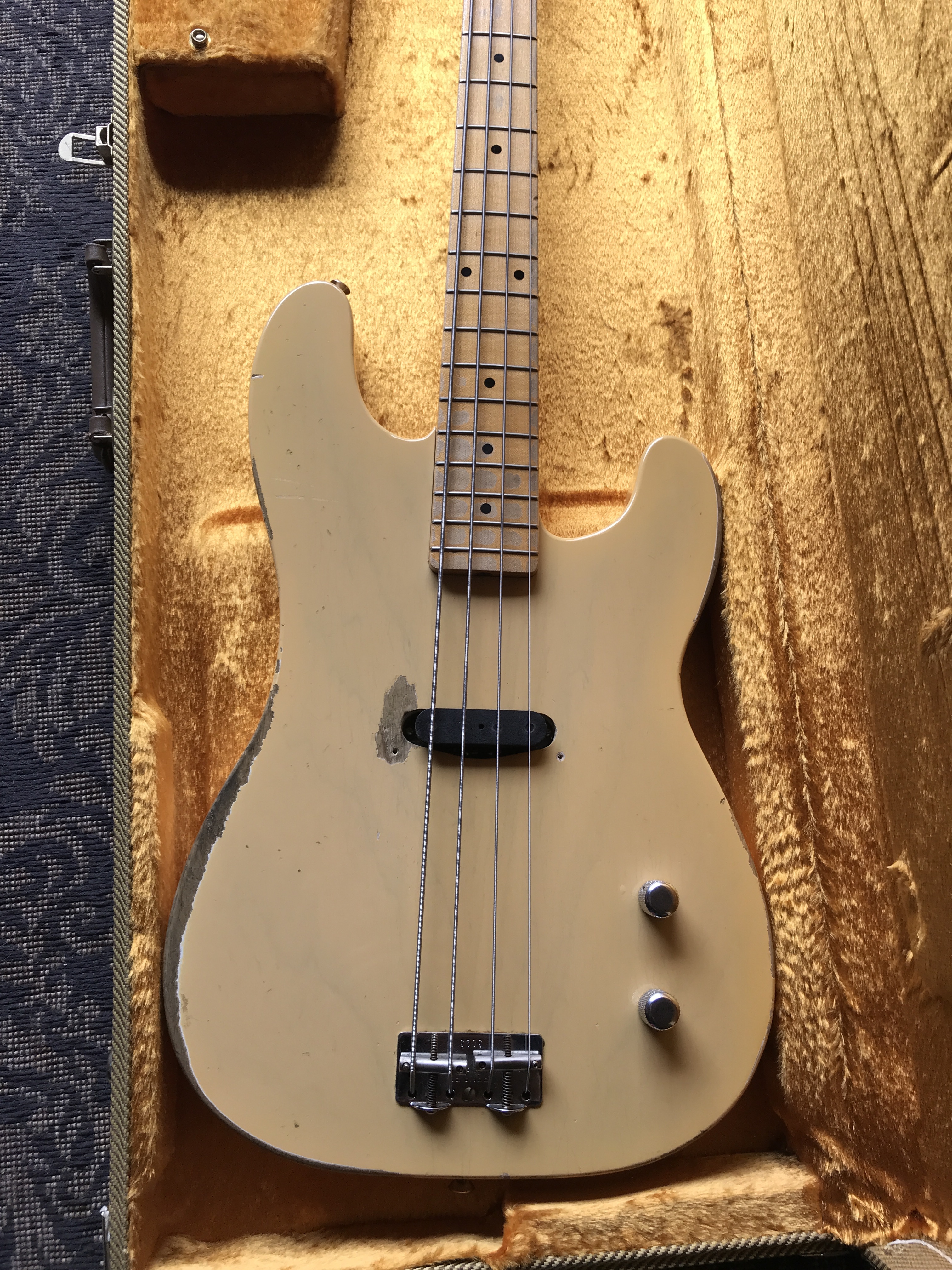 Dusty Hill Signature Precision Bass Fender - Audiofanzine