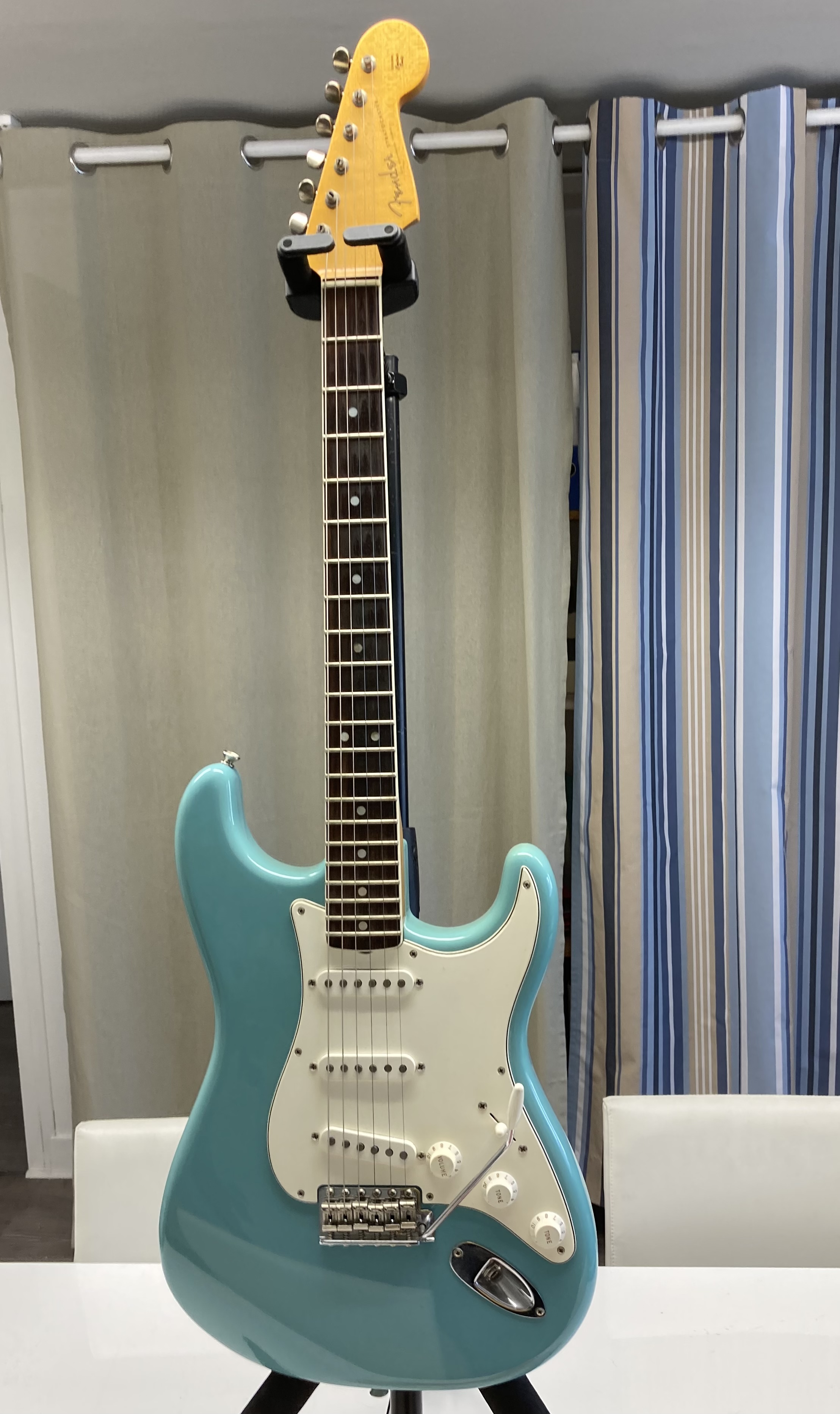Vends fender Stratocaster Eric Johnson rosewood tropical turquoise