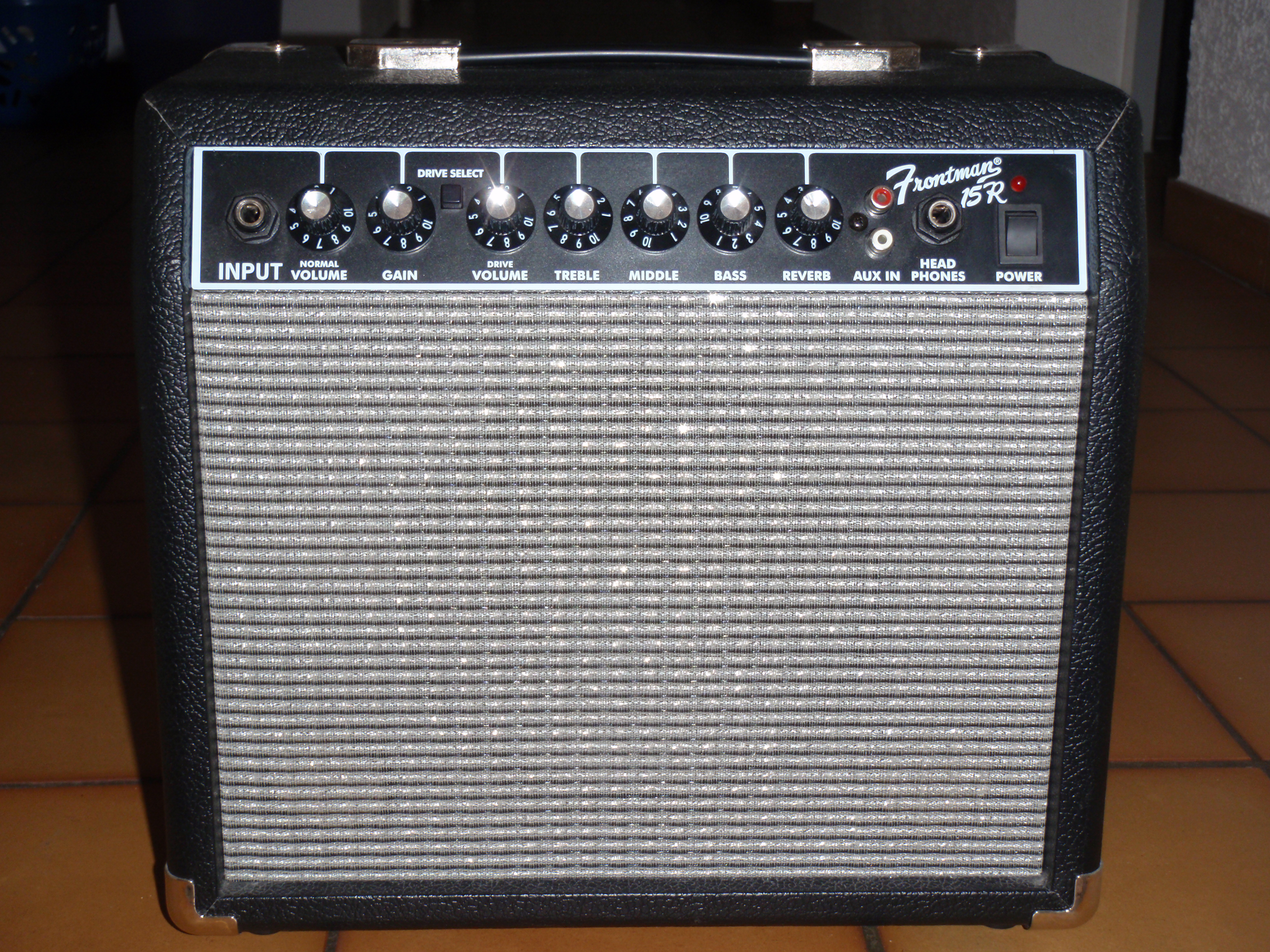 Photo Fender FM 15R Fender Frontman 15R (242663) Audiofanzine