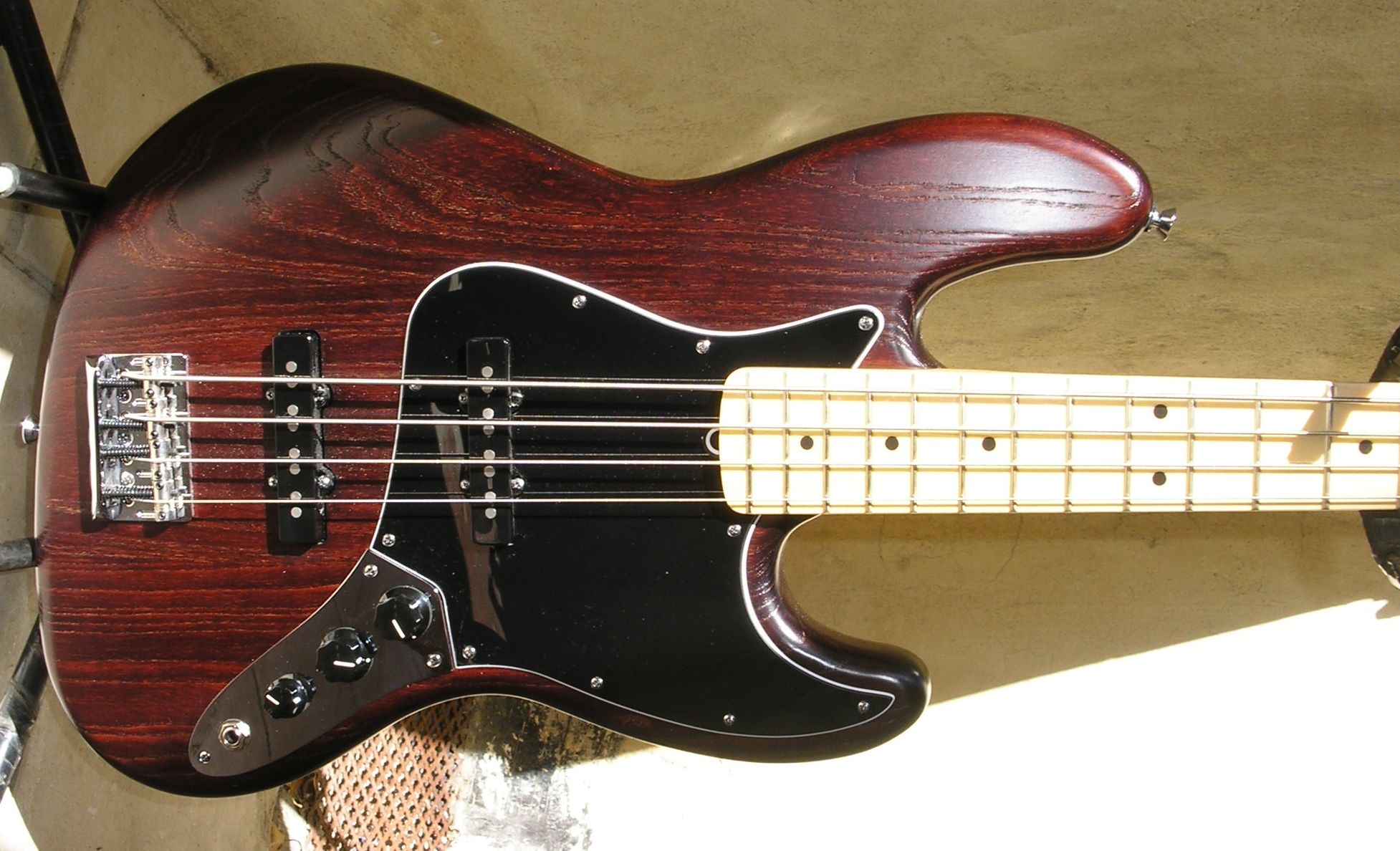 Fender Fsr 2012 American Standard Hand Stained Ash Jazz Bass Image 621219 Audiofanzine 7316