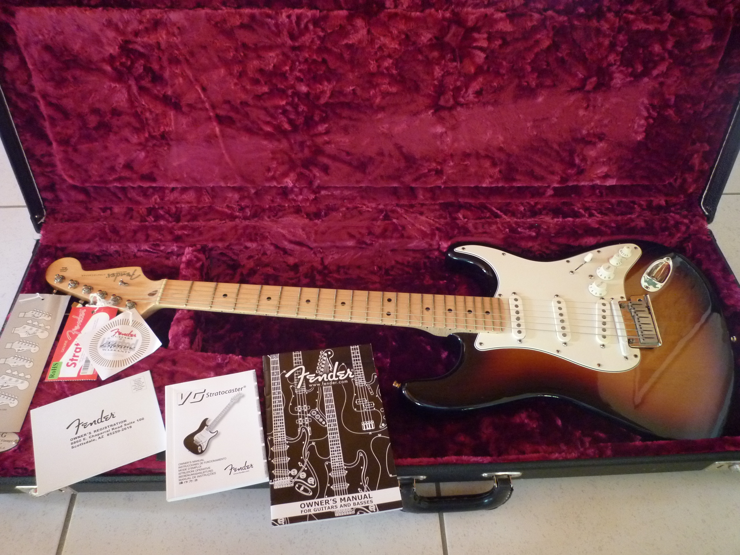 Photo Fender G5 VGStratocaster Fender VG Stratocaster Sunburst