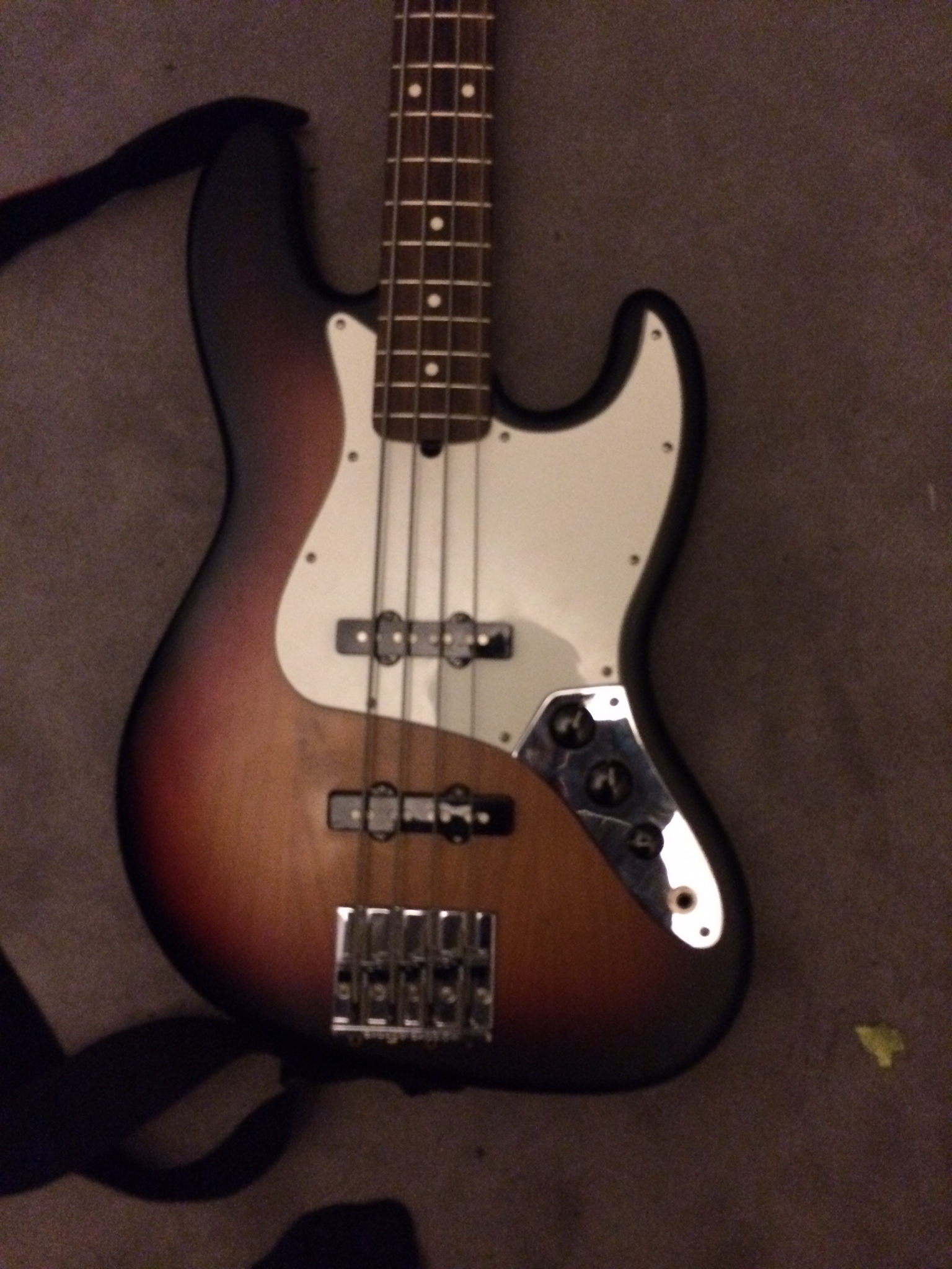 Photo Fender Highway One Jazz Bass 2006 2011 Fender Highway One Jazz Bass 3 Color Sunburst 6562