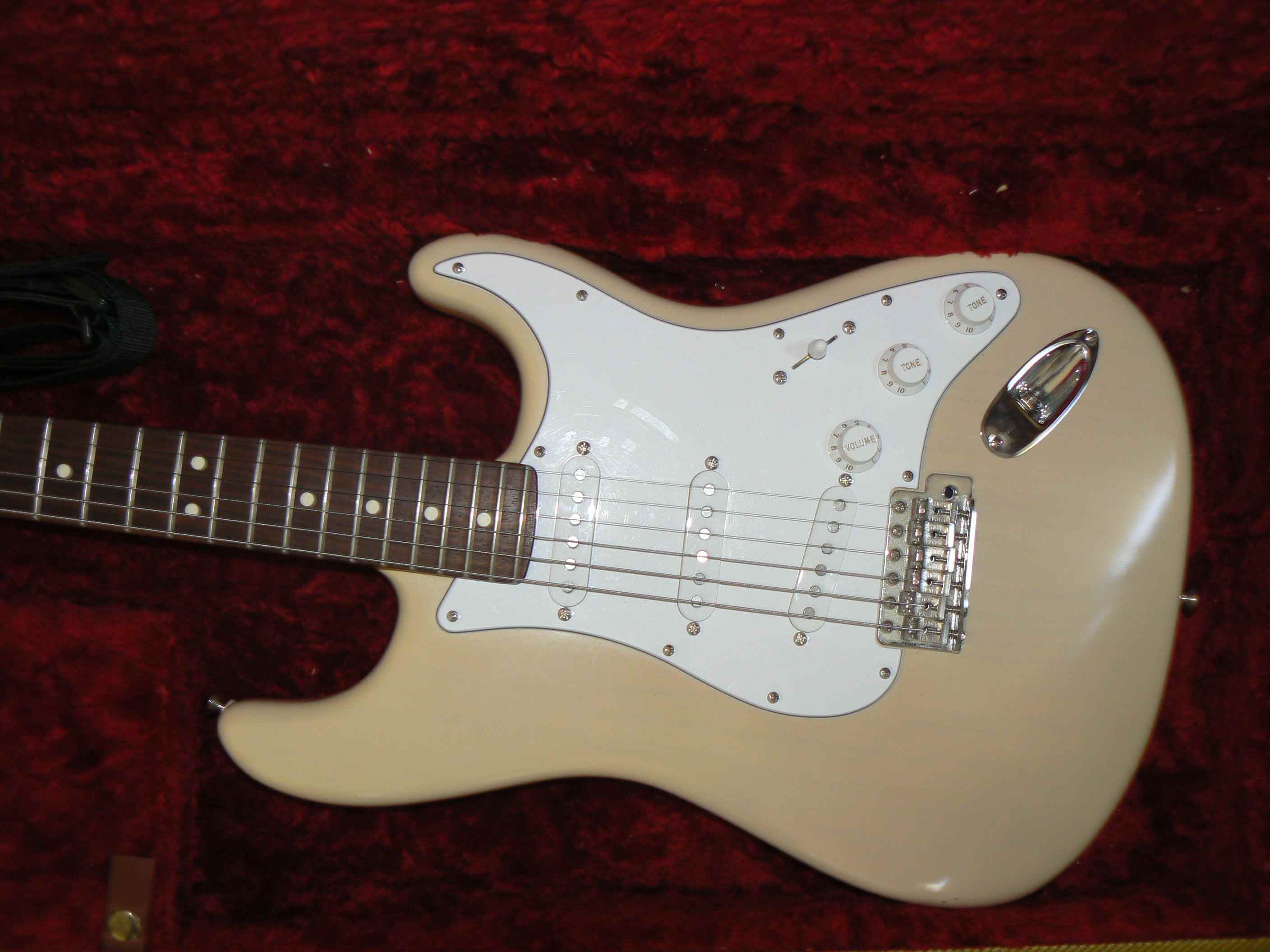 2004 fender highway one stratocaster