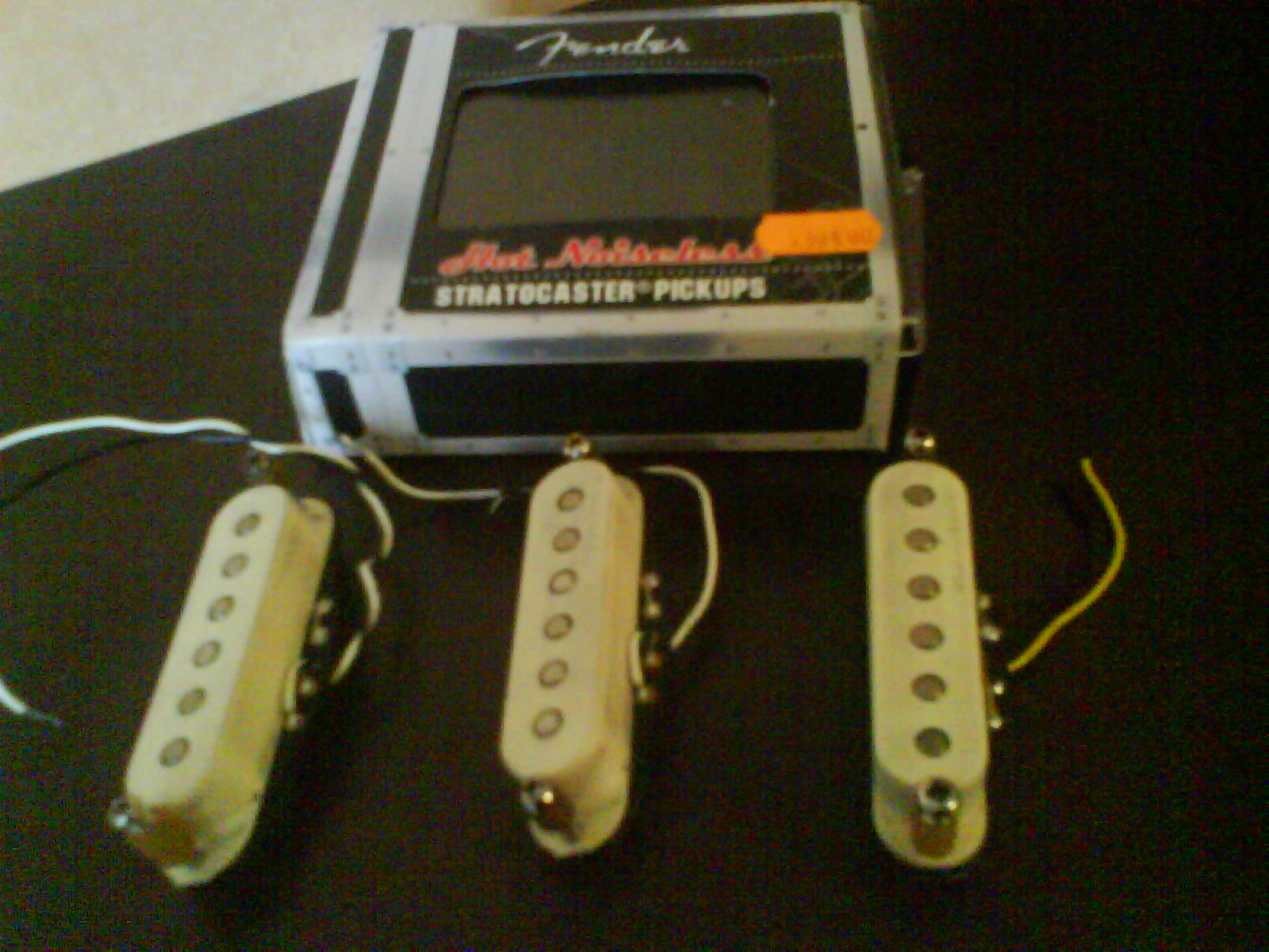 fender-hot-noiseless-strat-pickups-image-30233-audiofanzine