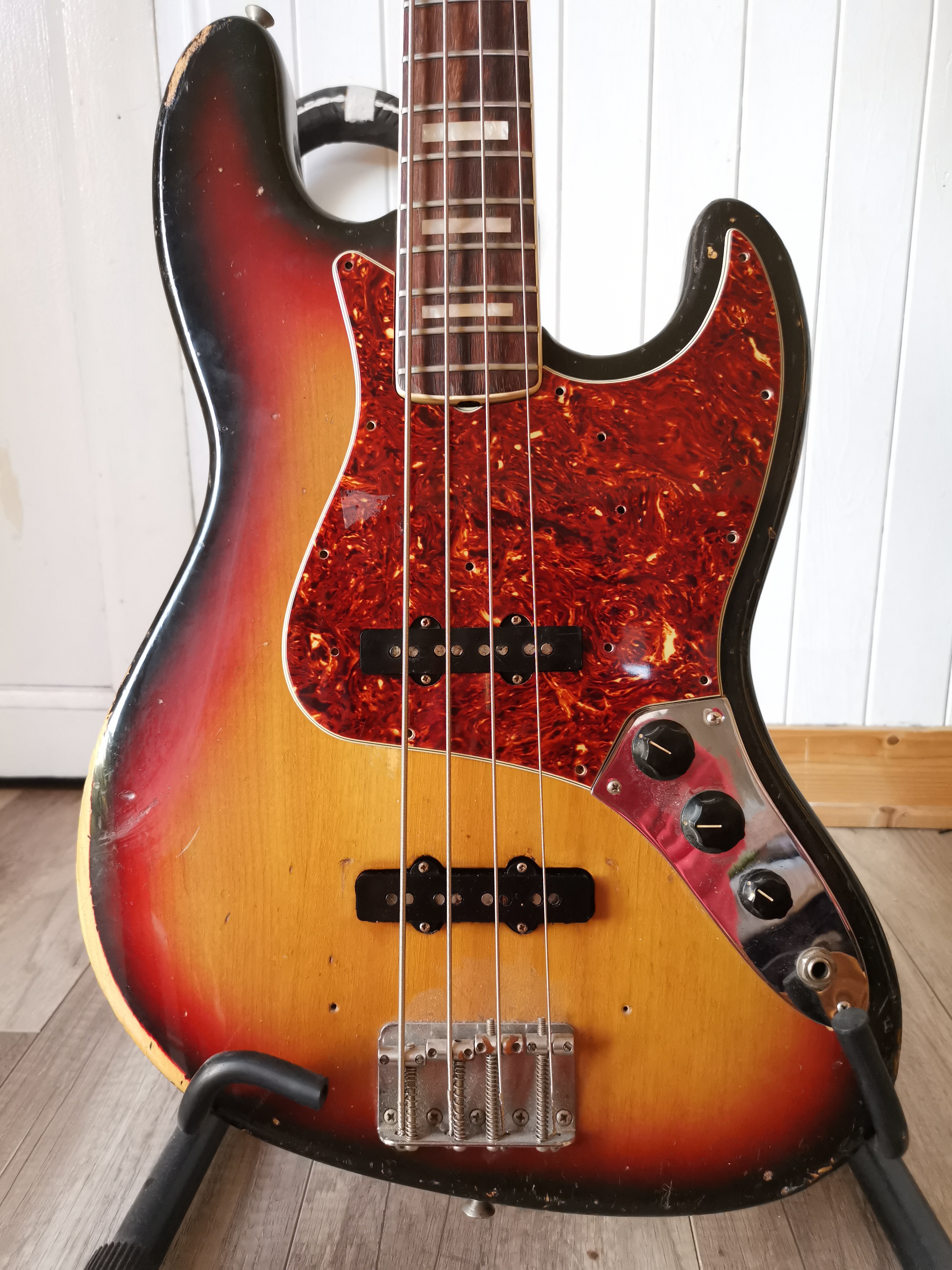 fender-jazz-bass-1973-3634793.jpg