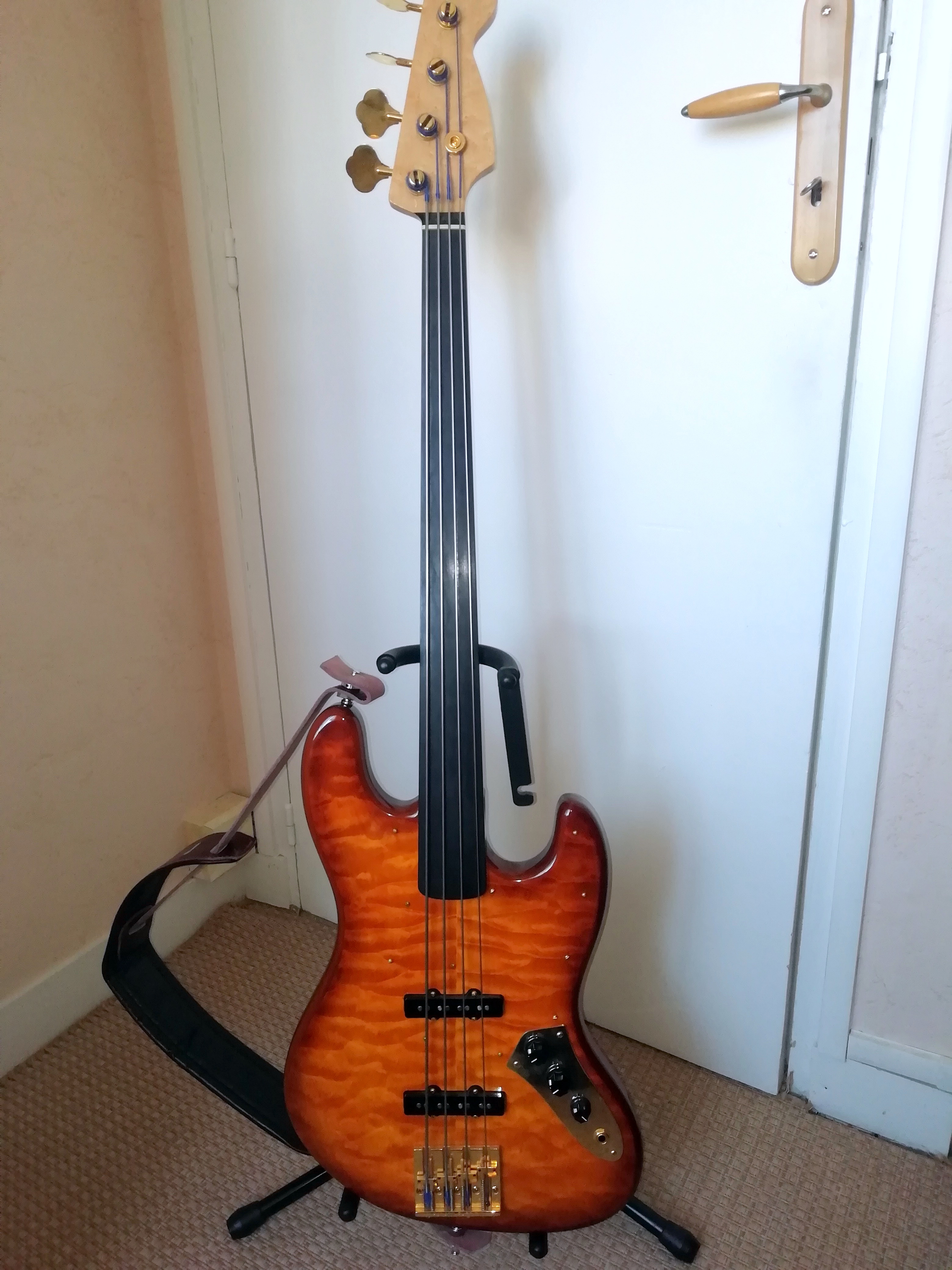 Jazz Bass Special Fretless Fender Jazz Bass Special Fretless Audiofanzine