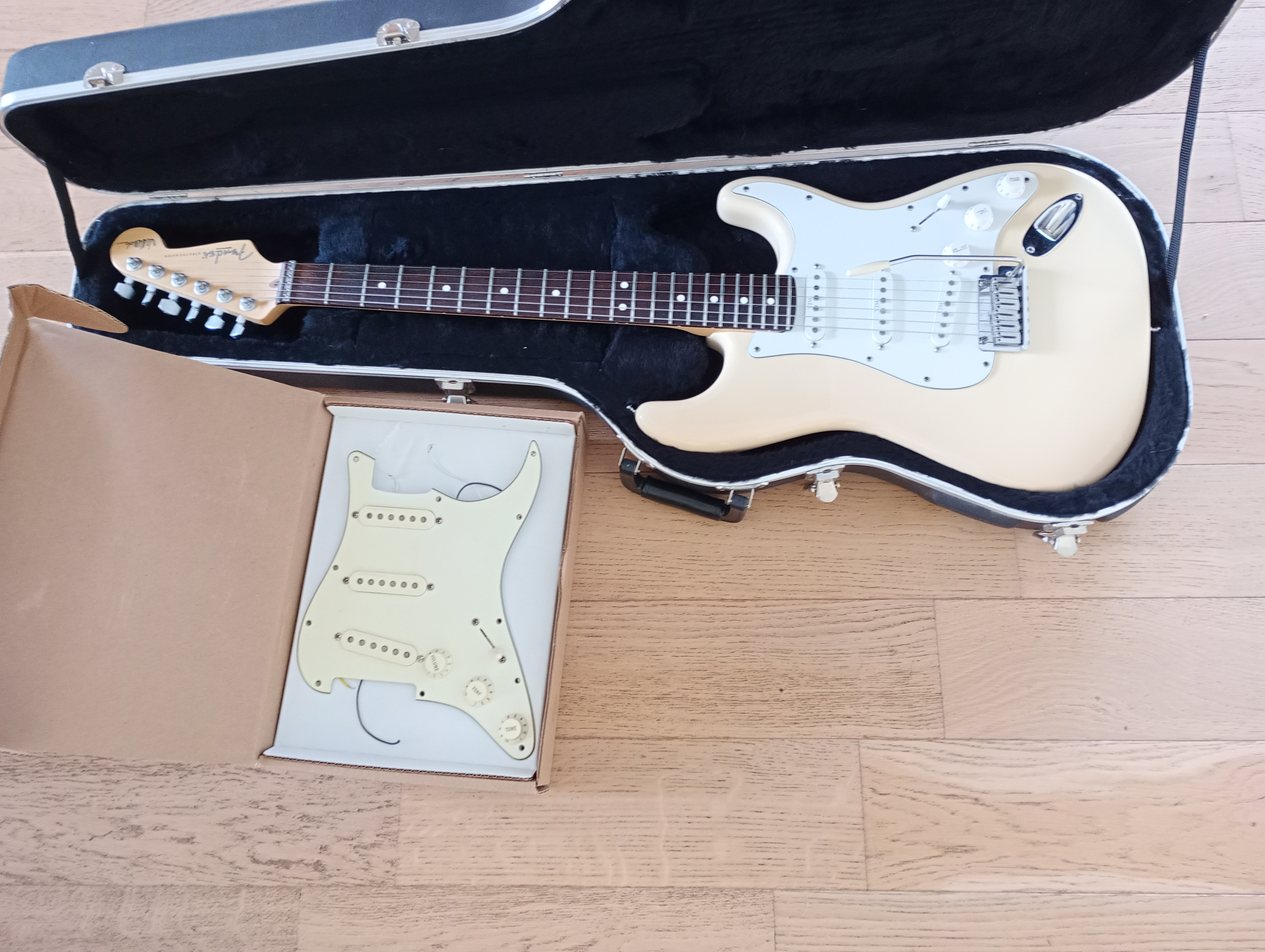Fender Jeff Beck Stratocaster Olympic White « Guitare électrique