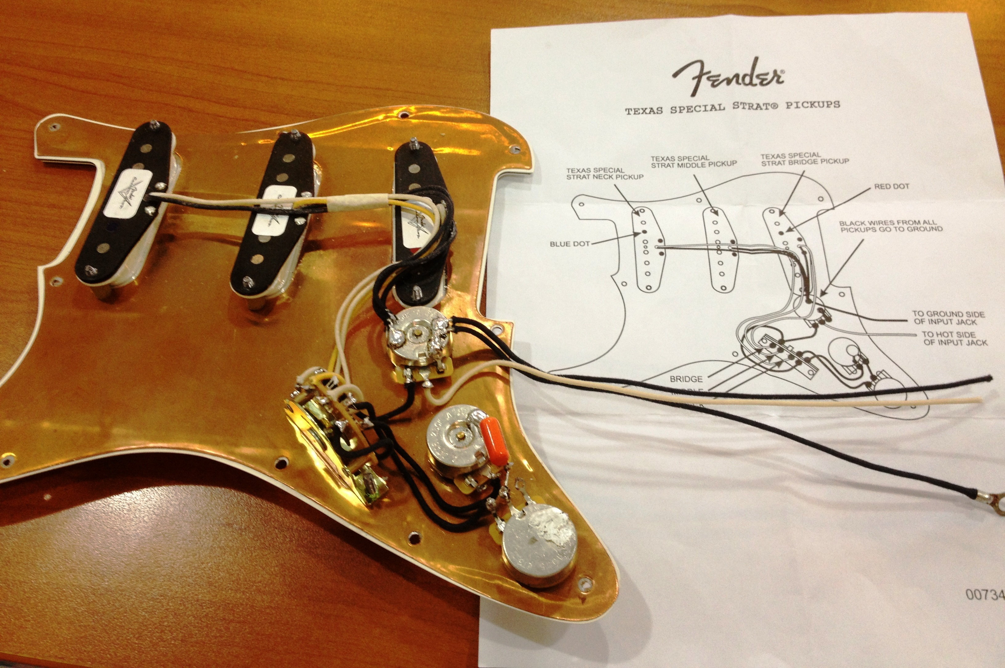 Photo Fender Loaded Pickguard Fender pickguard (532139) Audiofanzine