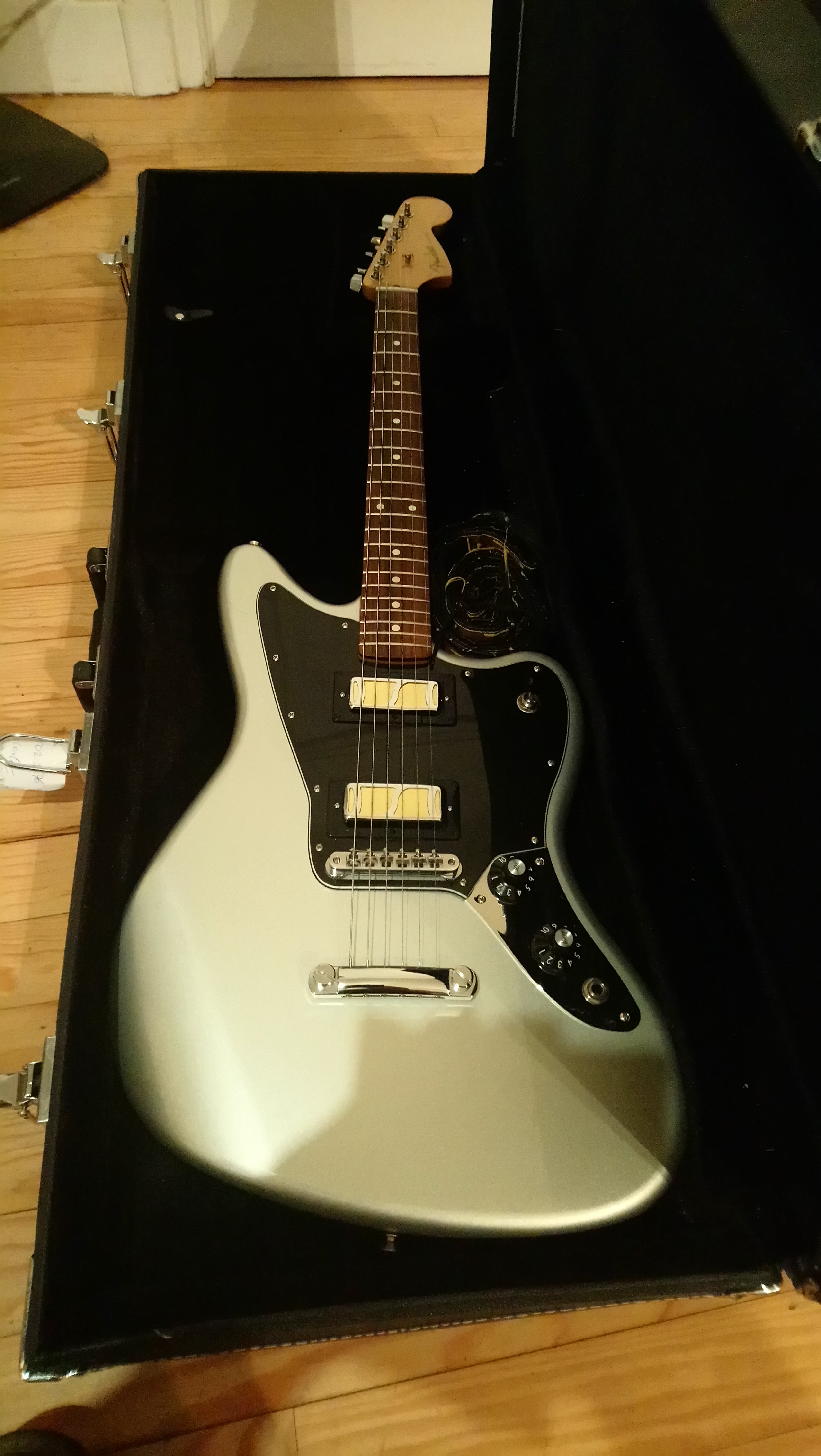 MODERN PLAYER JAGUAR Fender Modern Player Jaguar Audiofanzine