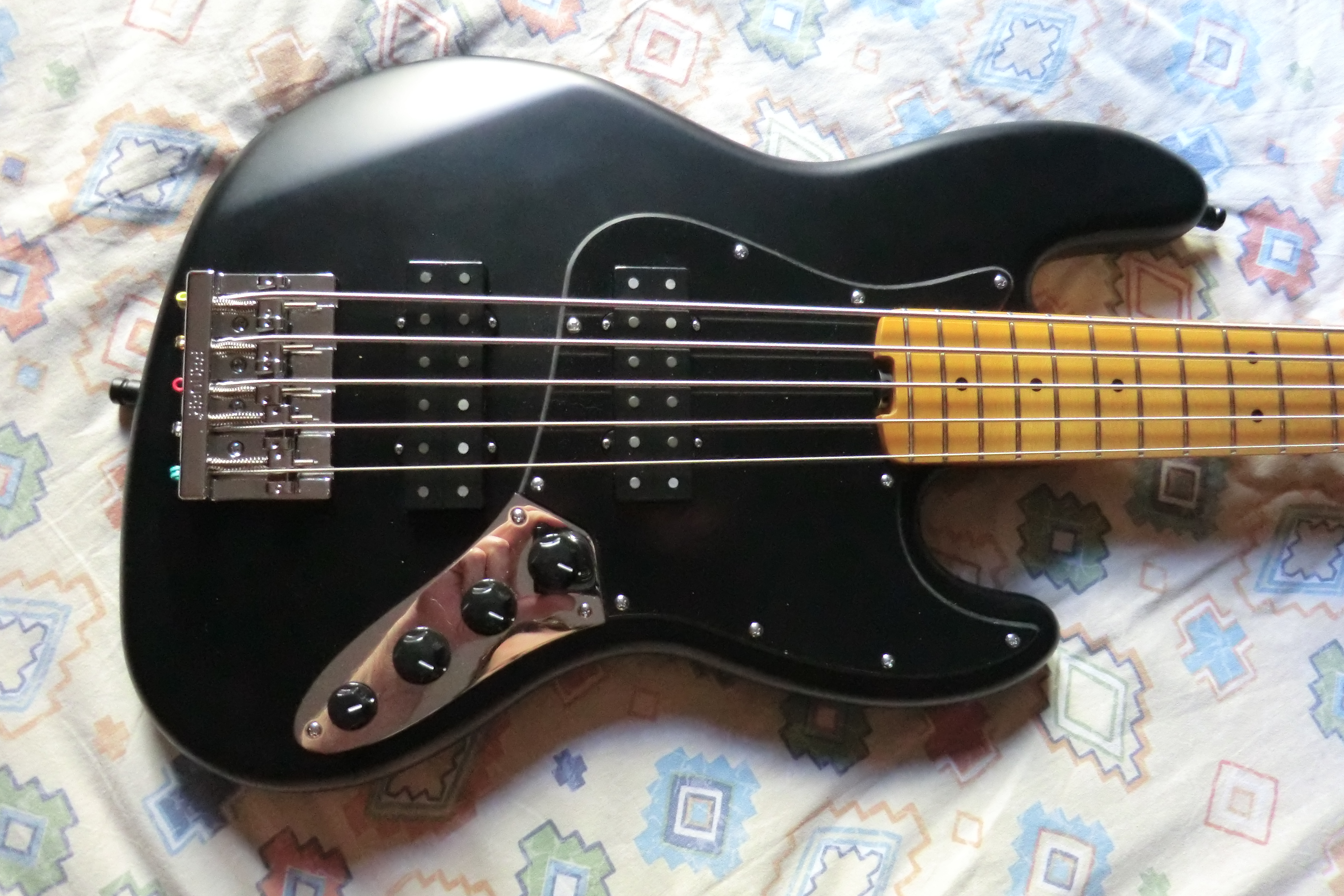 Modern player. Бас Fender Modern Player. Бас Xanster. Modern Jazz Bass. Джаз бас фиолетовый с черным.