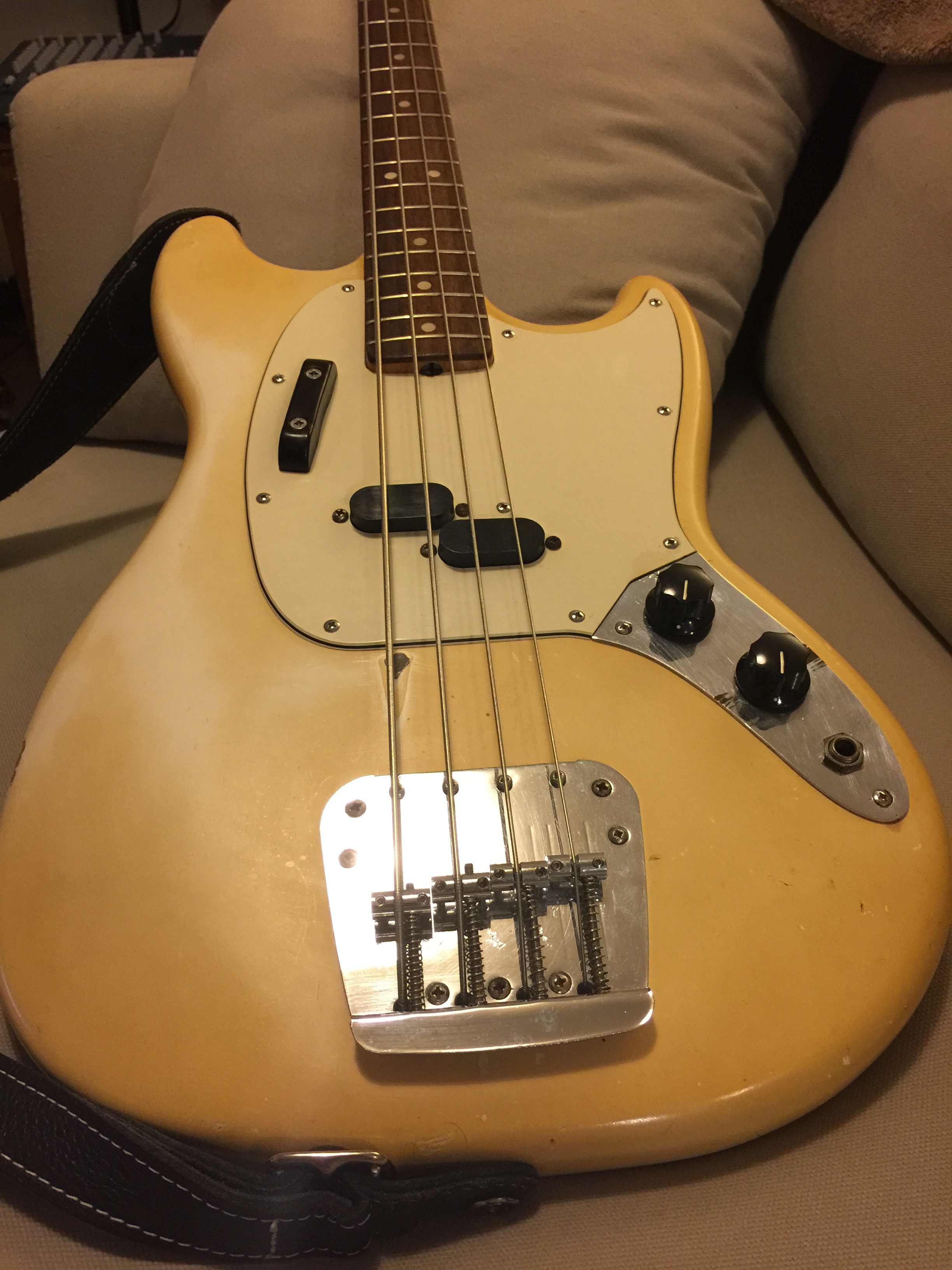 Photo Fender Mustang Bass 1966 1981 Fender Mustang Bass 1976 1092473 Audiofanzine 0329