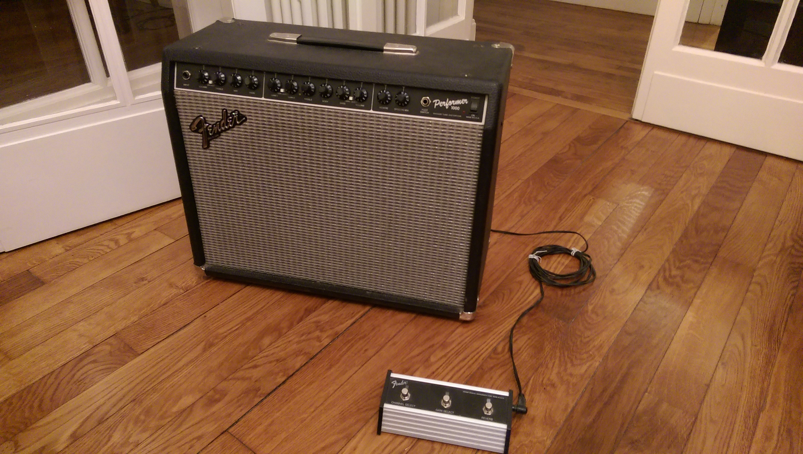 Fender Performer 1000 image (1673706) Audiofanzine