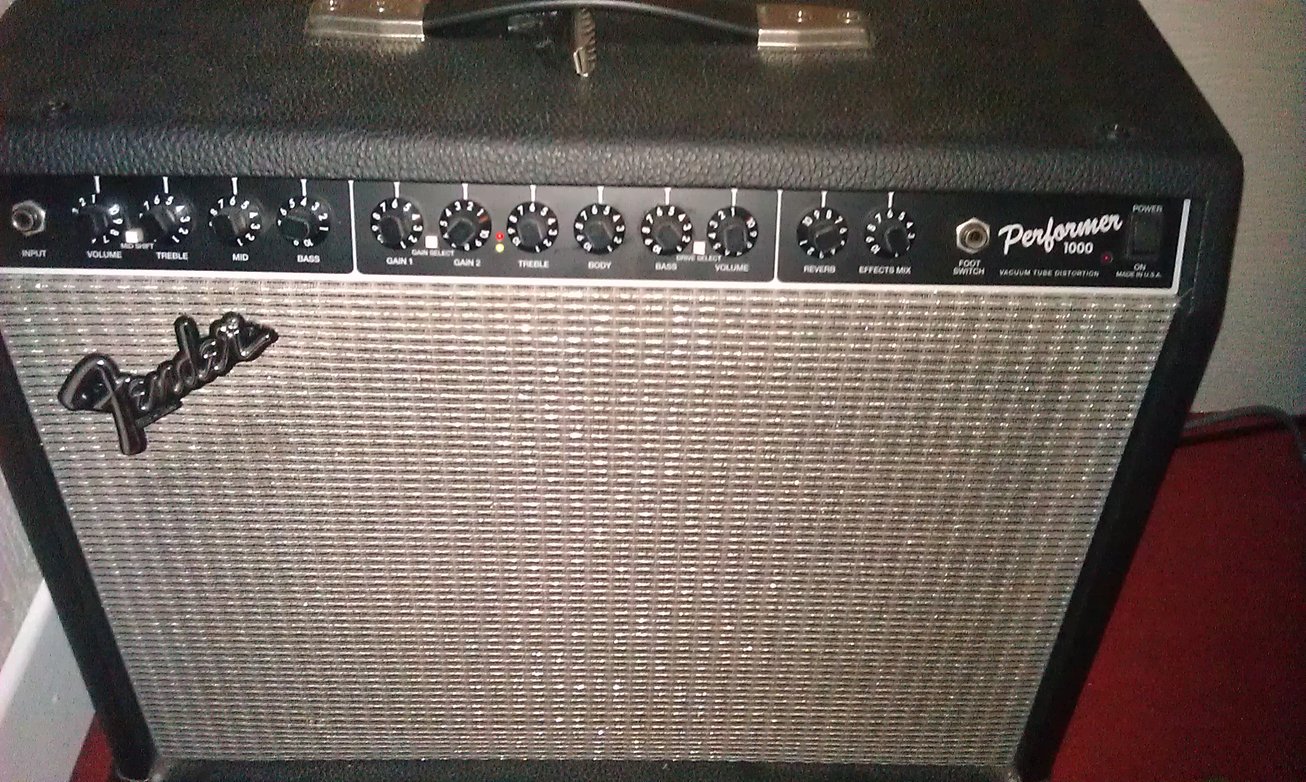 Fender Performer 1000 image (455378) Audiofanzine