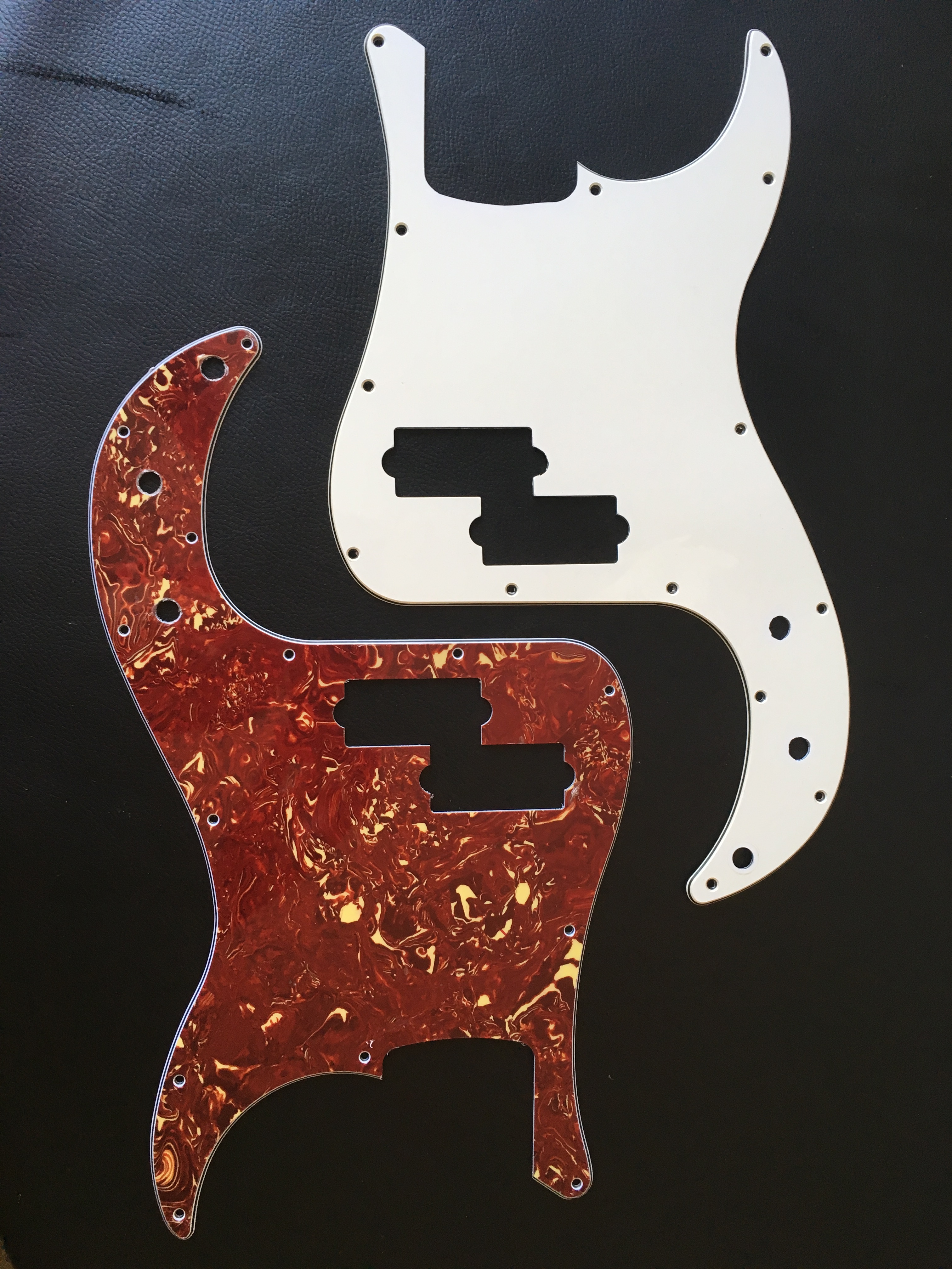 Pickguard Precision Bass (13 Hole 4 Ply) Fender Audiofanzine
