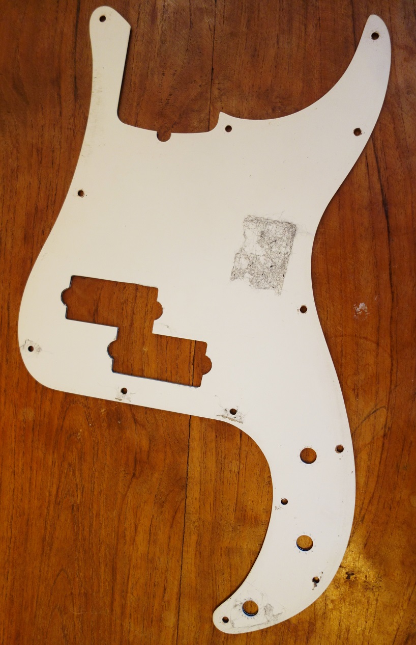 Pickguard Precision Bass Fender Pickguard Precision Bass Audiofanzine