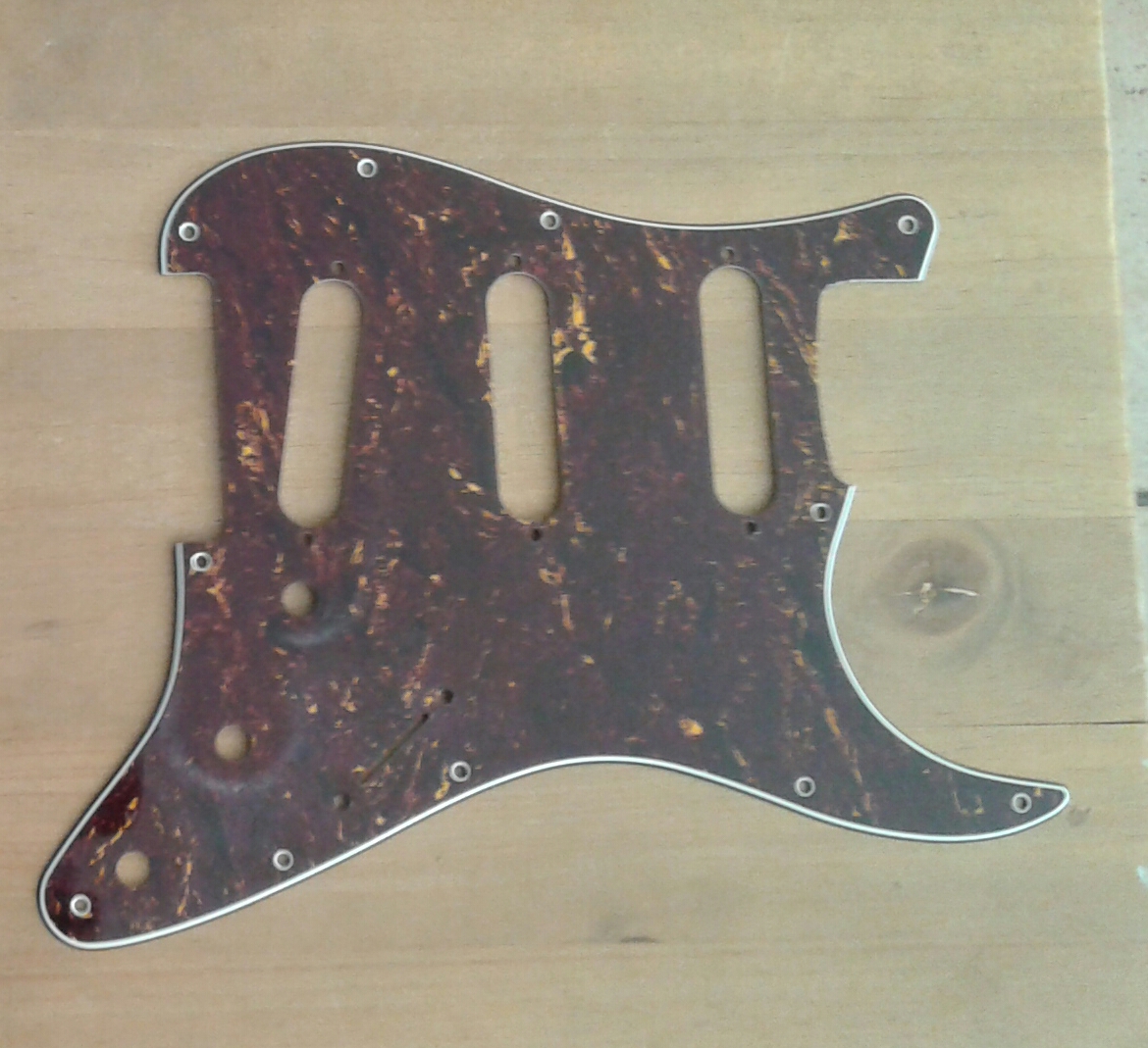 PICKGUARD STRATOCASTER Fender Pickguard Stratocaster Audiofanzine