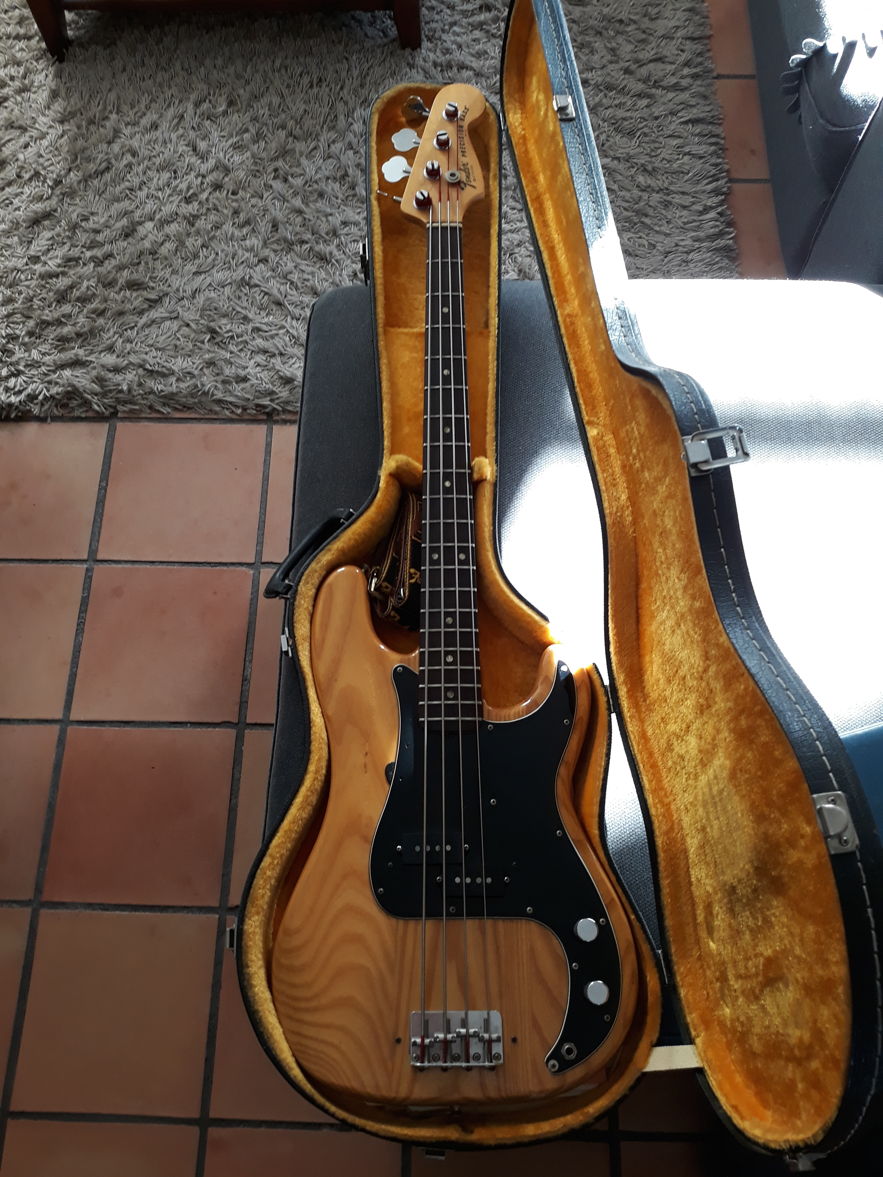 fender-precision-bass-1978-2488549.jpg