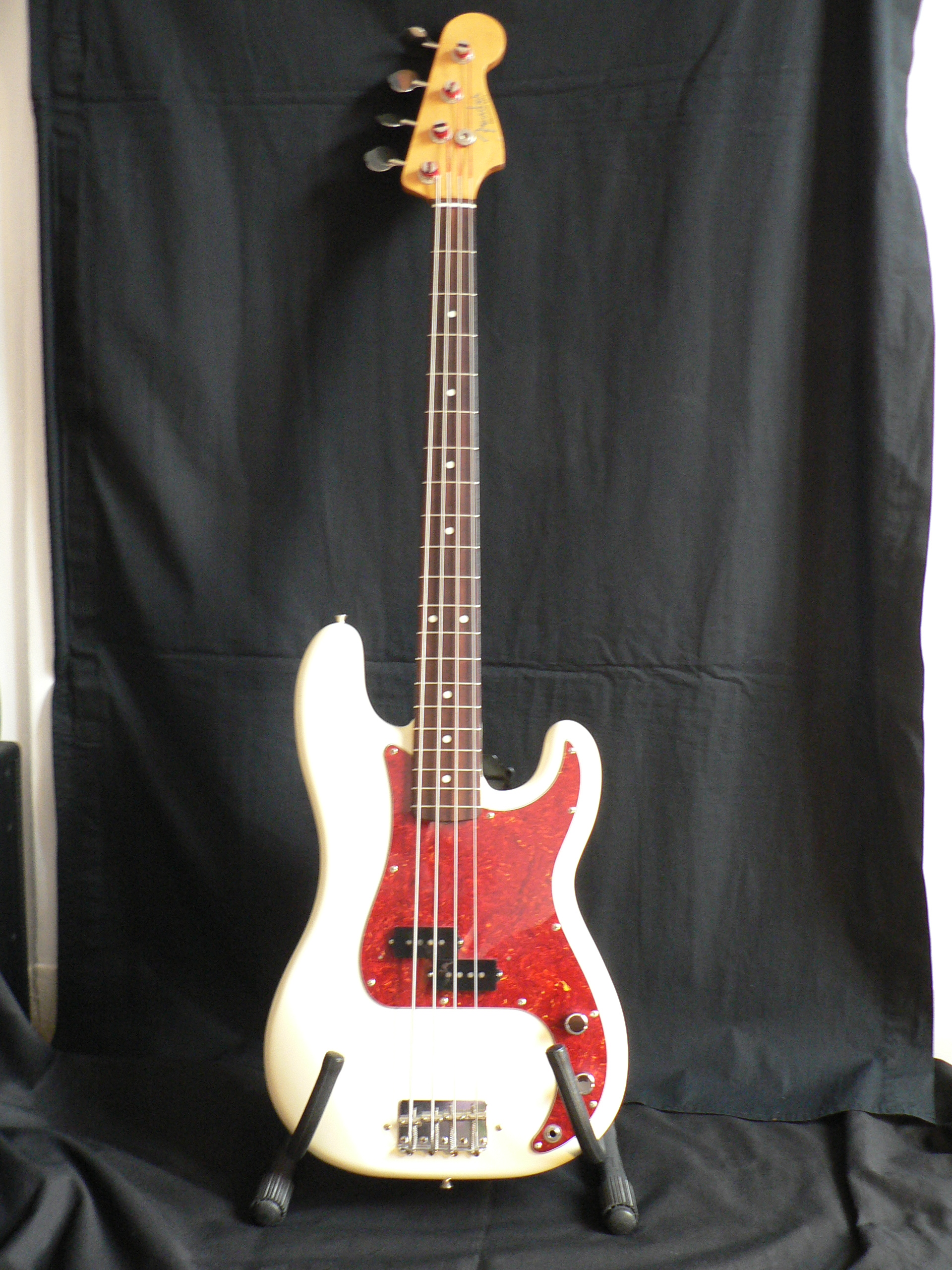 Photo Fender Precision Bass Japan Fender Precision Bass Japan 1990 747946 Audiofanzine 3084