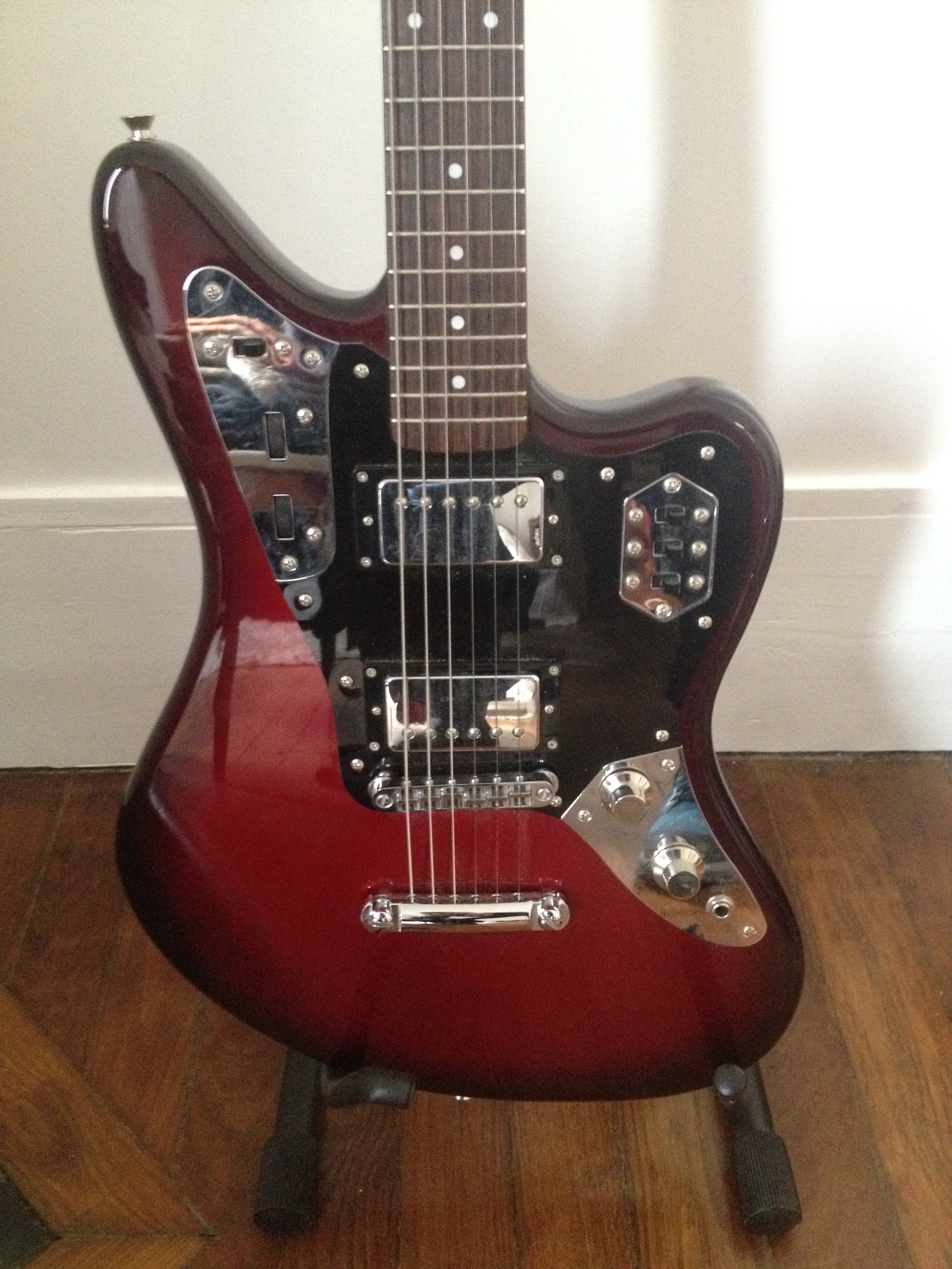 Fender Jaguar Special JGS Red Burst MIJ MINT (IledeFrance) Audiofanzine