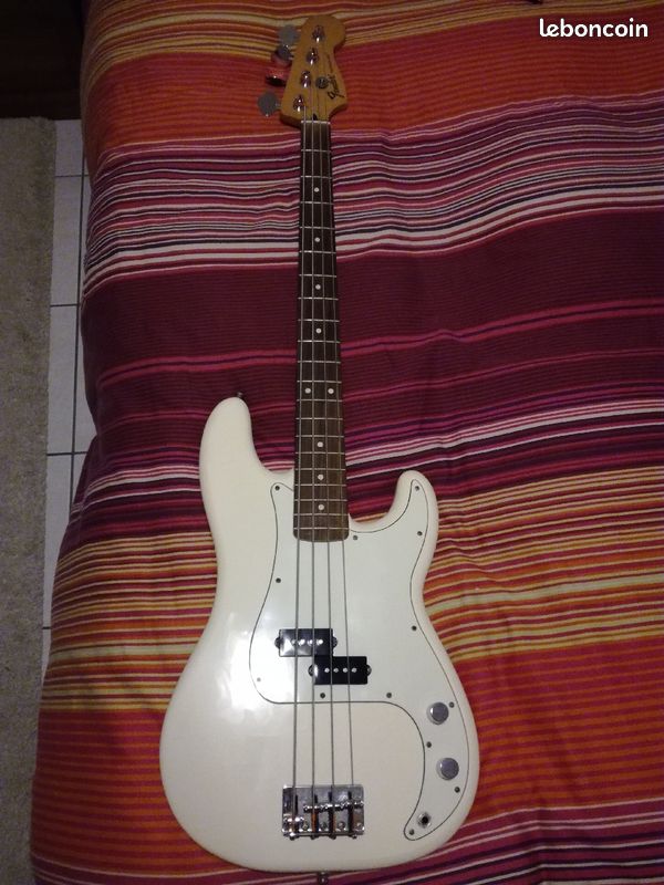 fender-standard-precision-bass-2009-2018-2915522.jpg